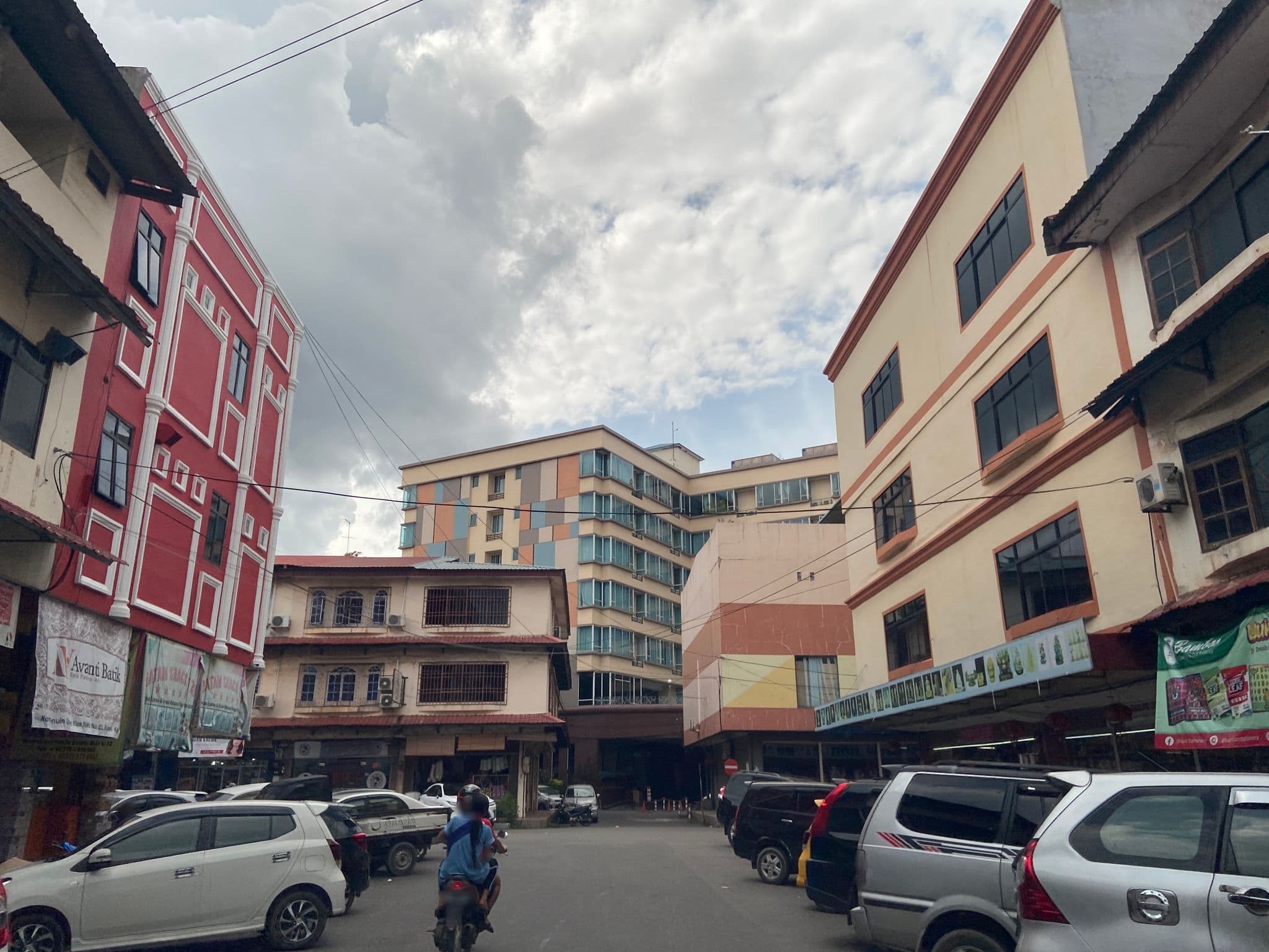 Street view near Hotel Penuin, Batam — © david09 (CC BY-SA · Mapillary)