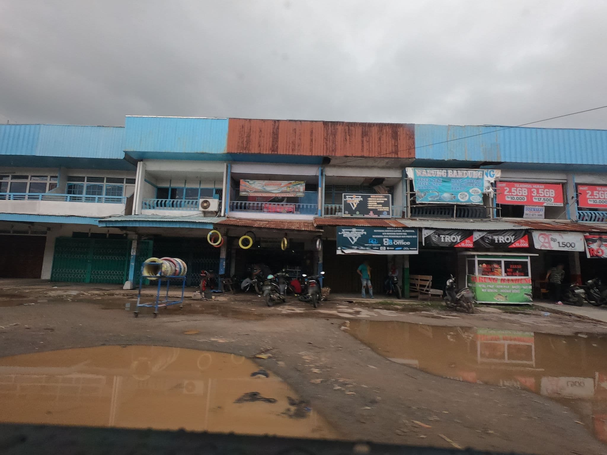 Street view near Penginapan NIRWANA, Pontianak — © addharuery (CC BY-SA · Mapillary)
