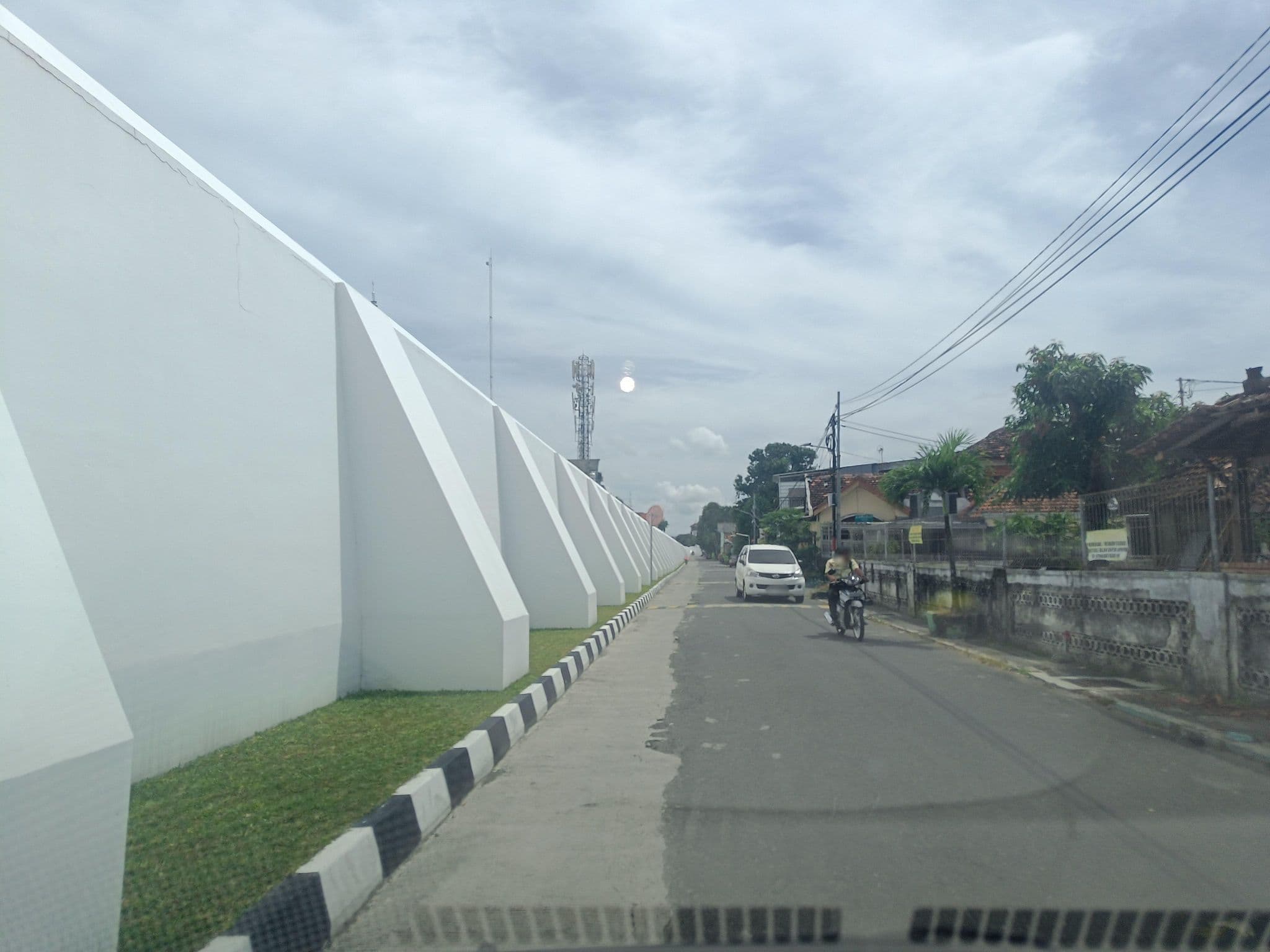 Street view near kos cantik, Yogyakarta — © hen0ch (CC BY-SA · Mapillary)