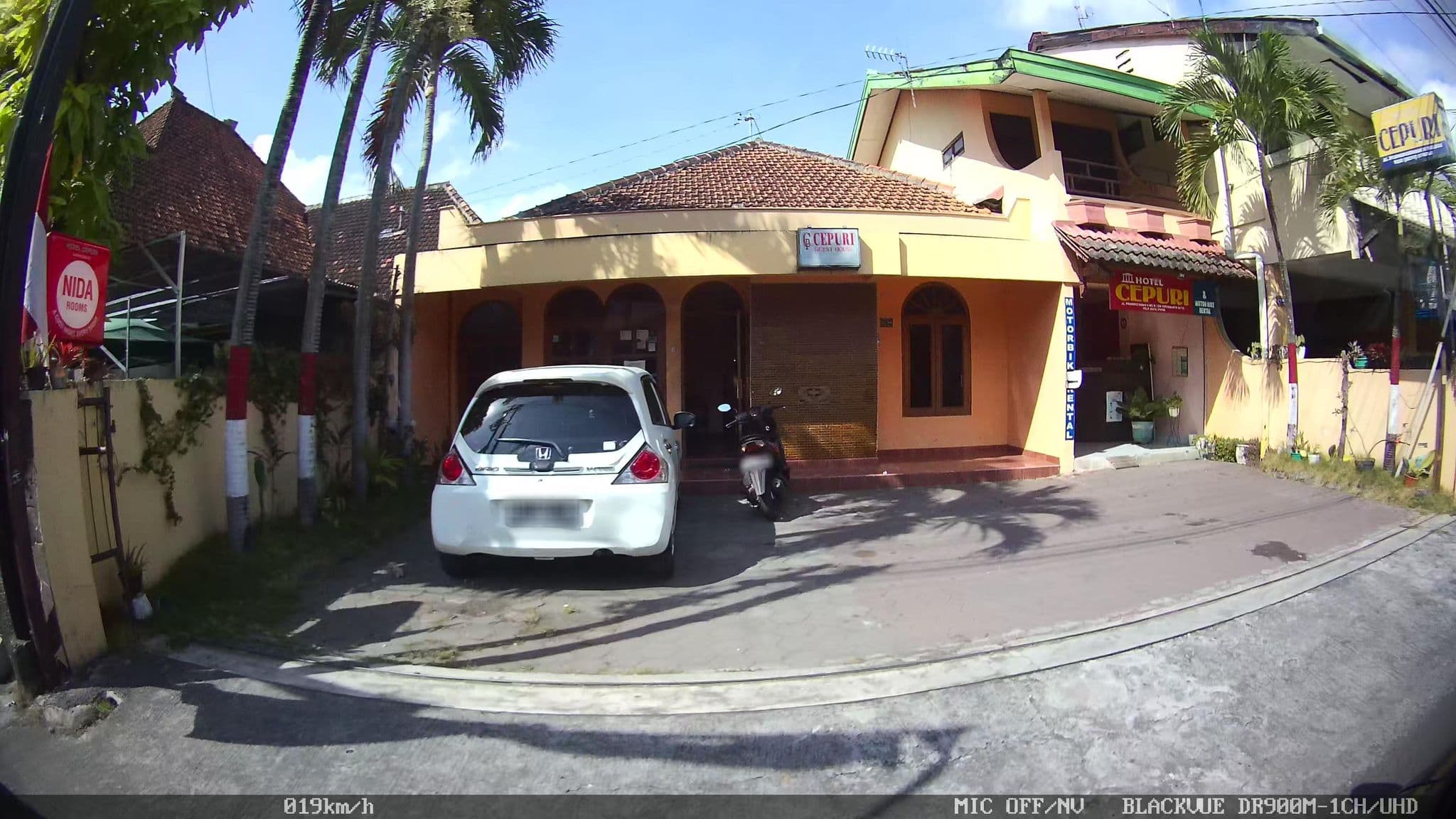 Street view near Hotel Makuta, Yogyakarta — © kaart_1 (CC BY-SA · Mapillary)