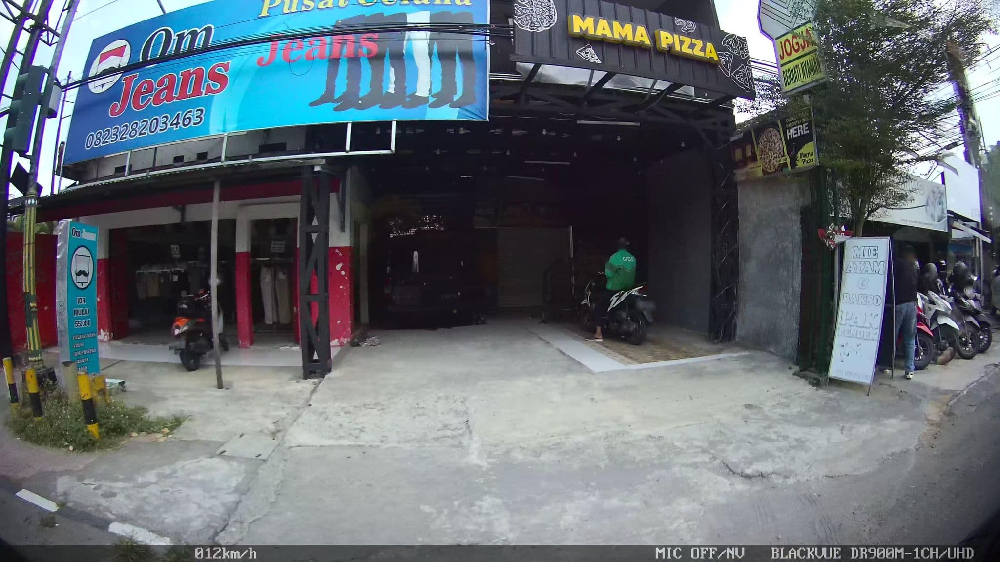 Street view near hotel gemah ripah, Yogyakarta — © kaart_2 (CC BY-SA · Mapillary)