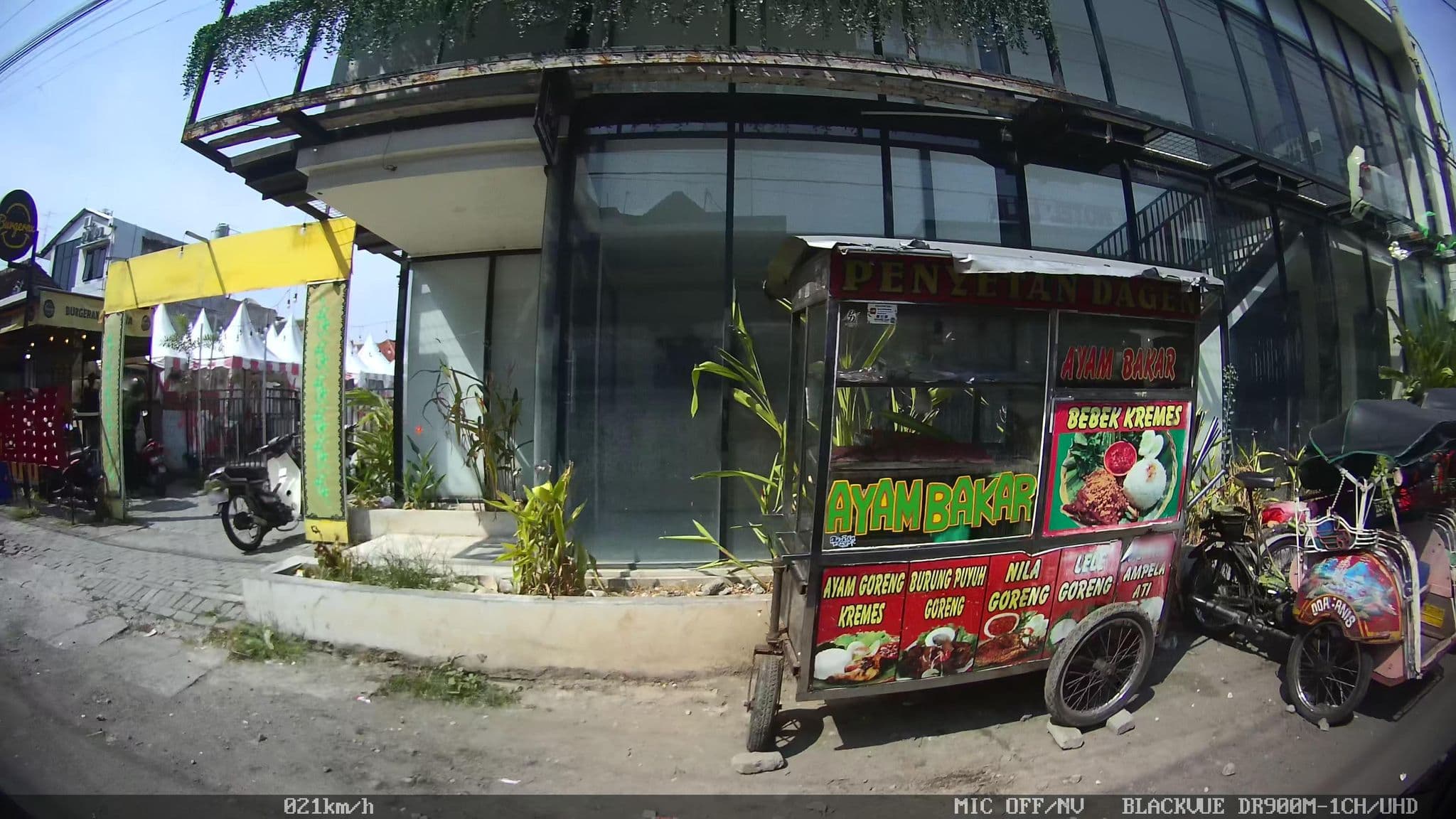 Street view near Semeleh Rent Car Murah Yogya, Yogyakarta — © kaart_2 (CC BY-SA · Mapillary)