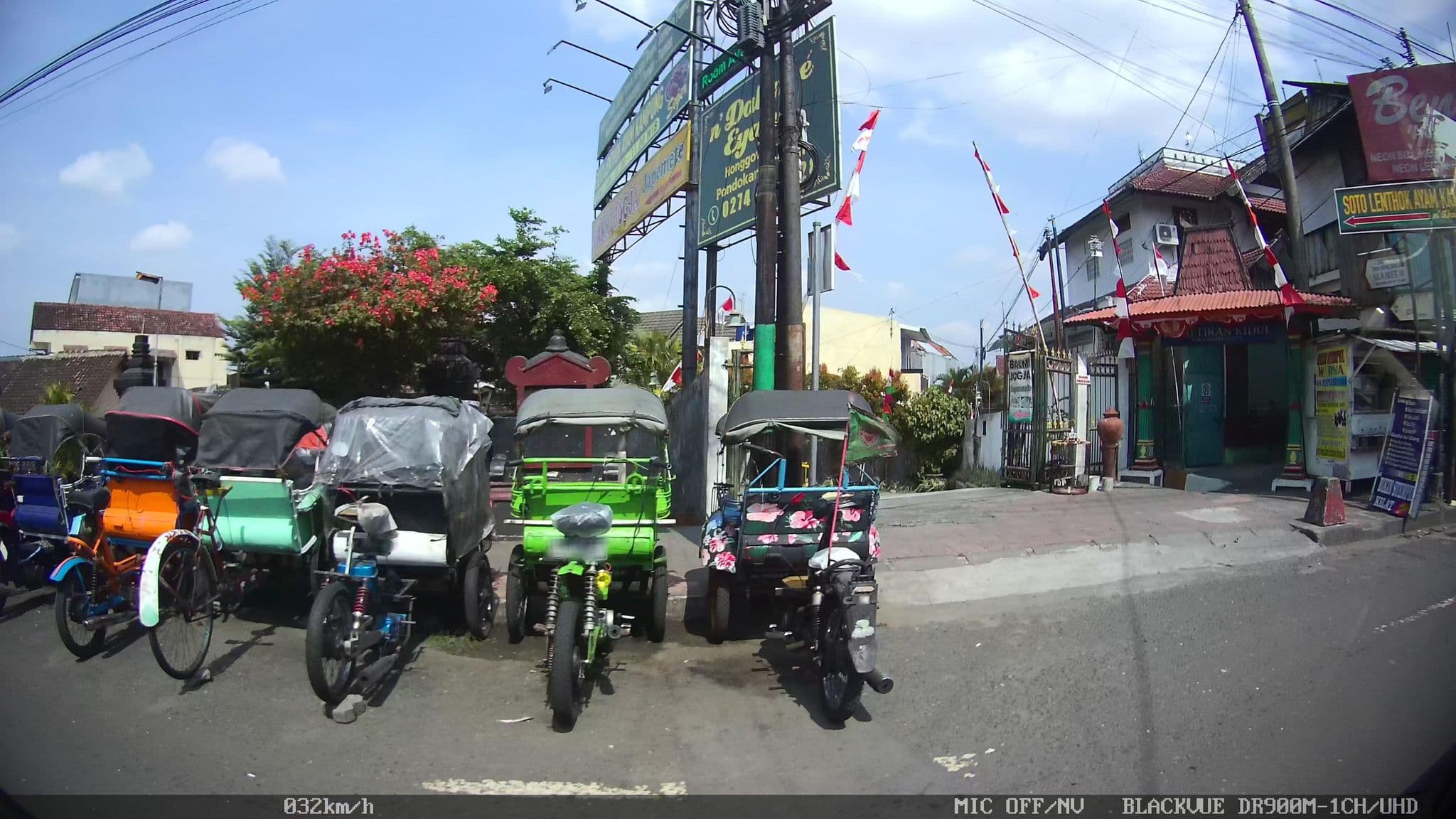 Street view near Mbahkung Homestay, Yogyakarta — © kaart_2 (CC BY-SA · Mapillary)