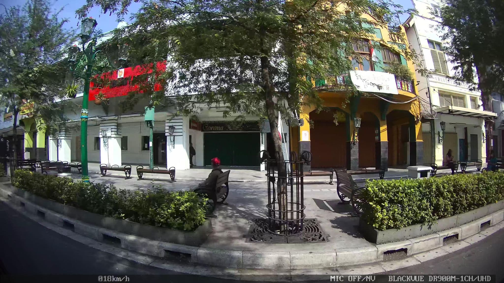 Street view near Hotel Grand Inna  Malioboro Yogyakarta, Yogyakarta — © kaart_2 (CC BY-SA · Mapillary)
