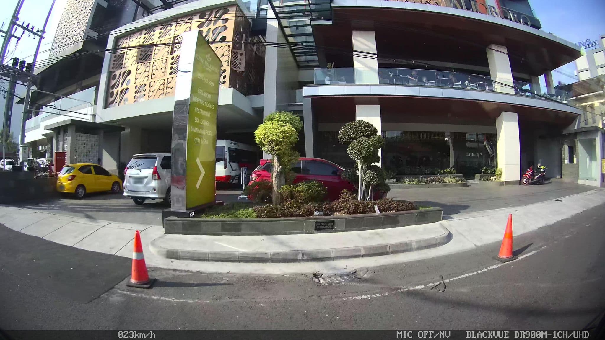 Street view near Hotel Neo Malioboro, Yogyakarta — © kaart5 (CC BY-SA · Mapillary)