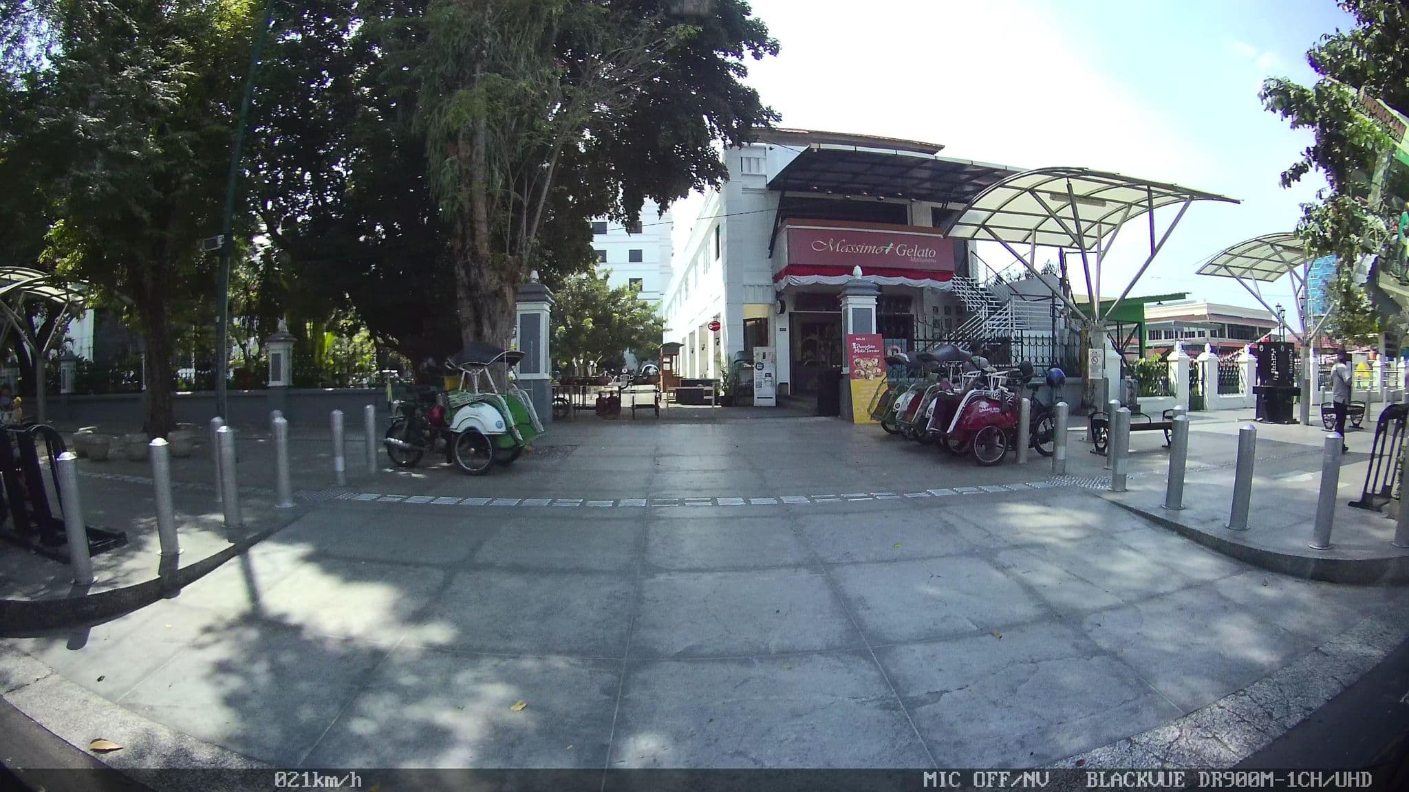 Street view near Hotel Matahari Yogyakarta, Yogyakarta — © kaart5 (CC BY-SA · Mapillary)