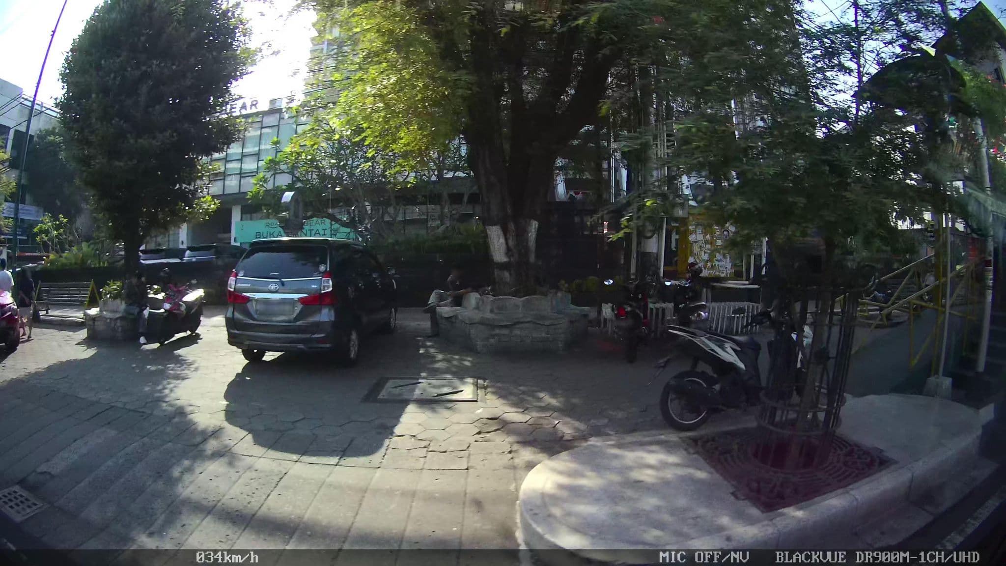 Street view near Harper Mangkubumi, Yogyakarta — © kaart5 (CC BY-SA · Mapillary)