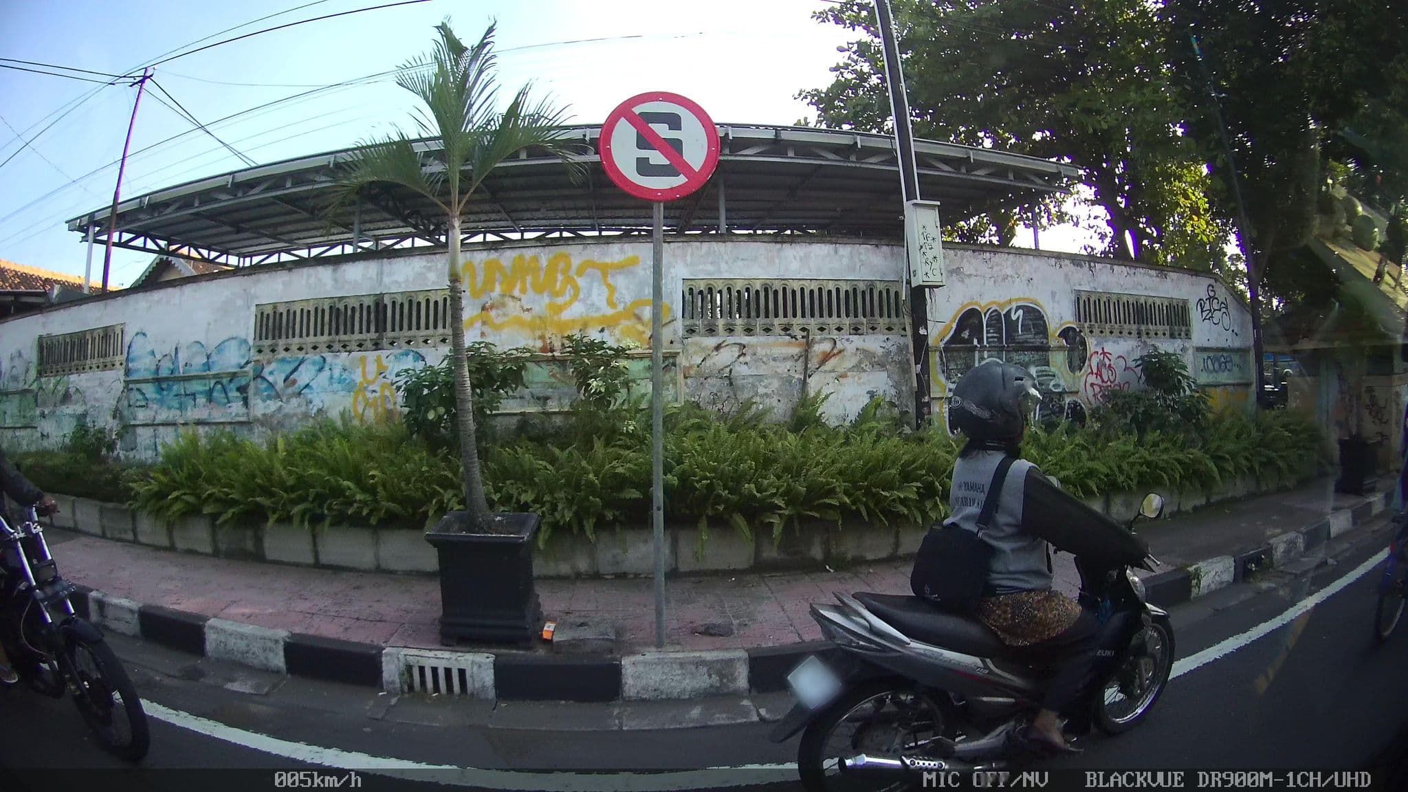 Street view near Hotel Triam 2, Yogyakarta — © kaart5 (CC BY-SA · Mapillary)