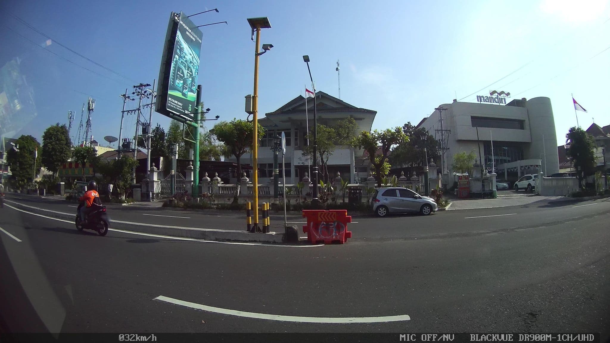 Street view near Klungkung Tower Hotel, Yogyakarta — © kaart5 (CC BY-SA · Mapillary)