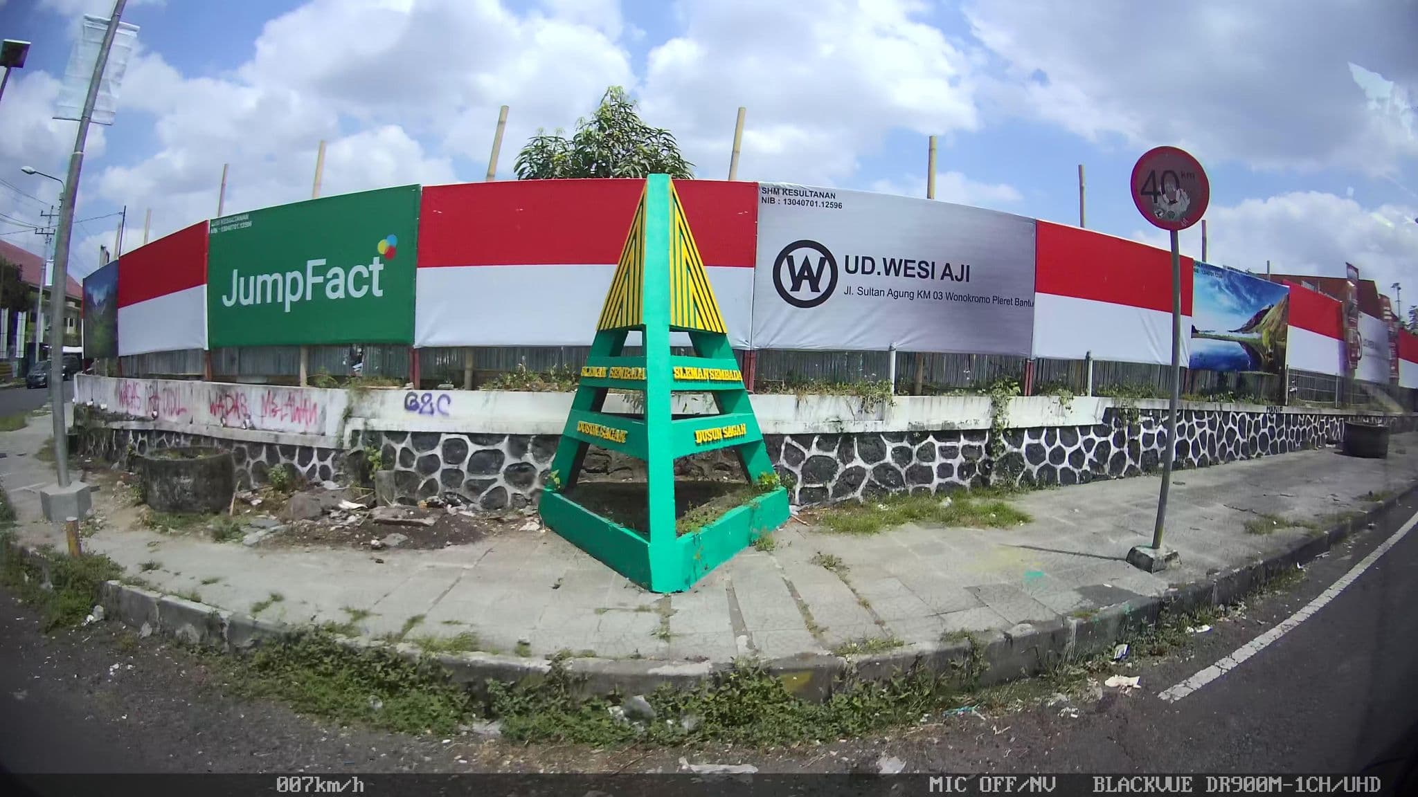 Street view near Sejahtera Family Hotel & Apartmen Jogjakarta t, Yogyakarta — © kaart_1 (CC BY-SA · Mapillary)