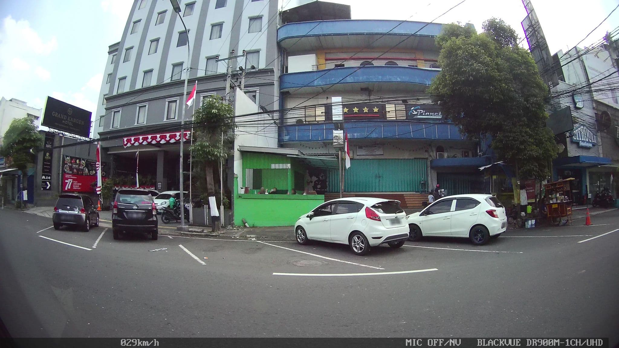 Street view near De Laxston Hotel by Azana, Yogyakarta — © kaart5 (CC BY-SA · Mapillary)