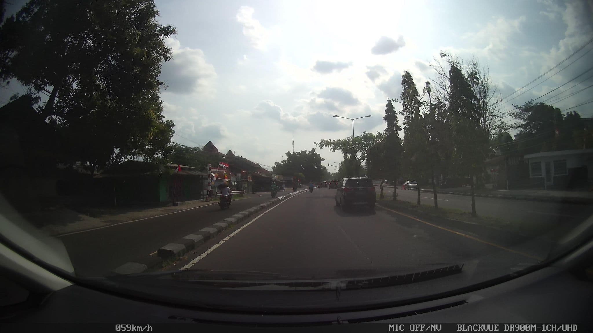 Street view near Executive Suite Room Indoluxe Hotel, Melati — © kaart_2 (CC BY-SA · Mapillary)