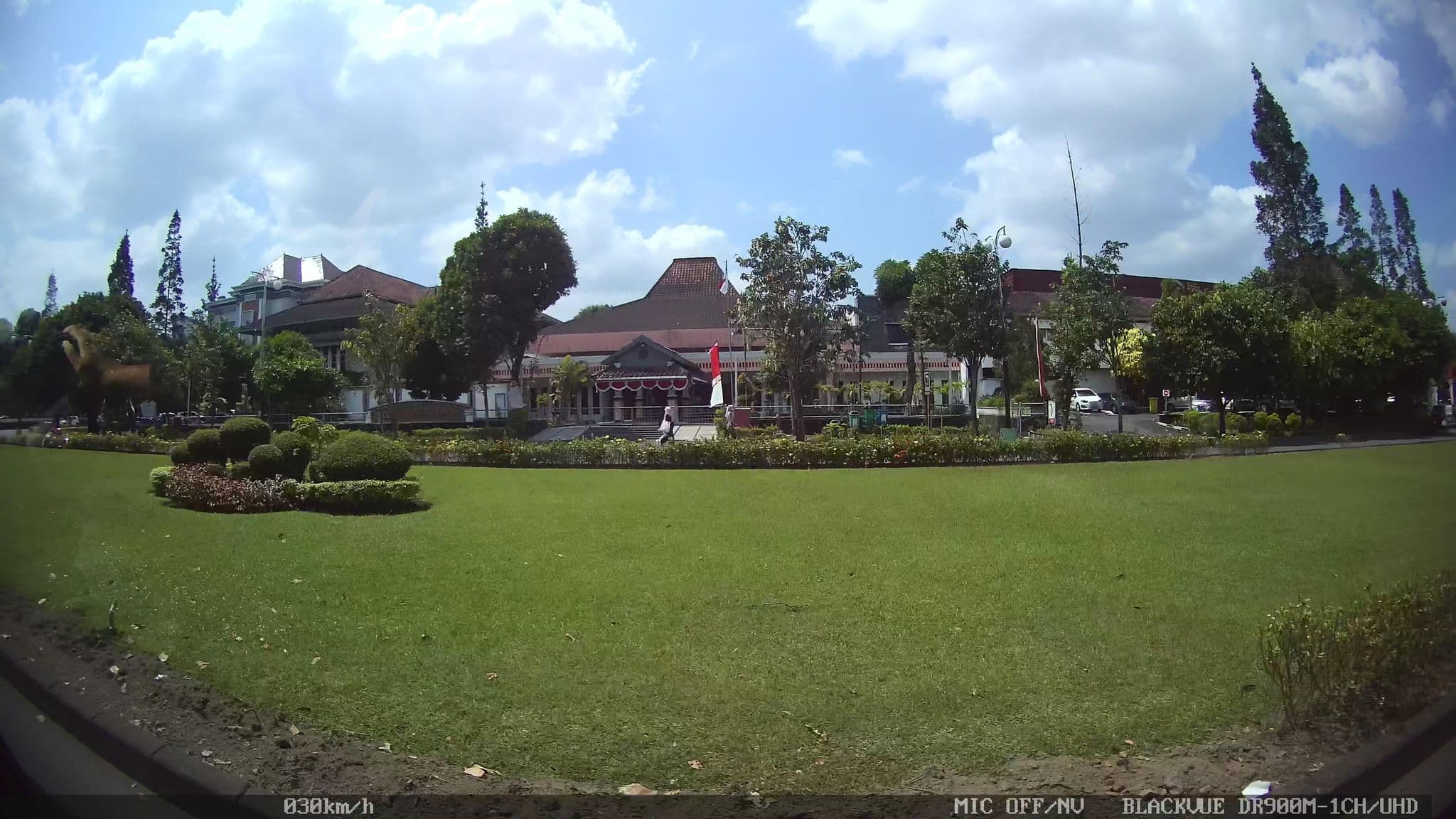 Street view near Gadjah Mada University Club (UC) Hotel, Yogyakarta — © kaart_1 (CC BY-SA · Mapillary)