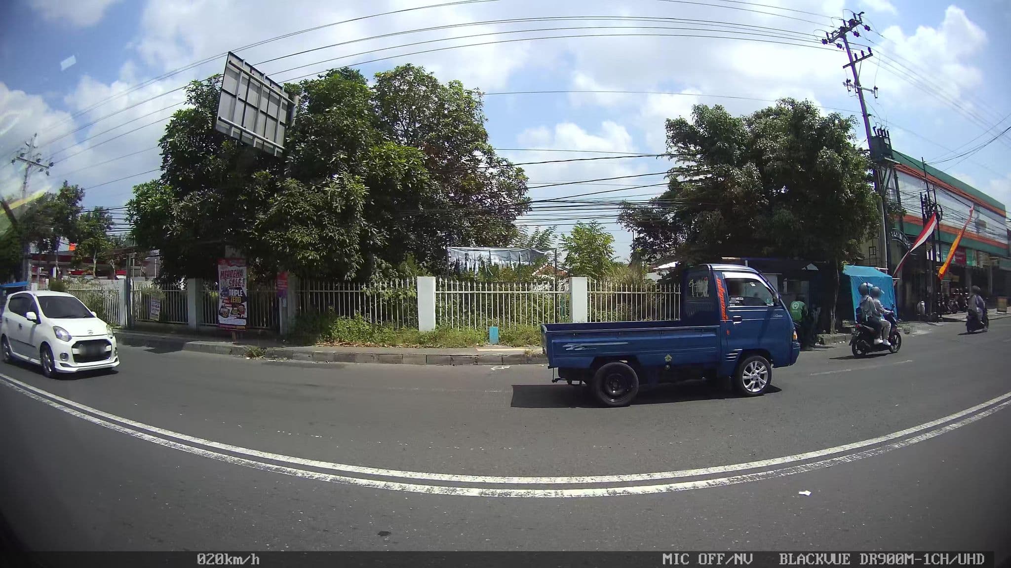 Street view near Cakra Kusuma Hotel, Melati — © kaart_2 (CC BY-SA · Mapillary)