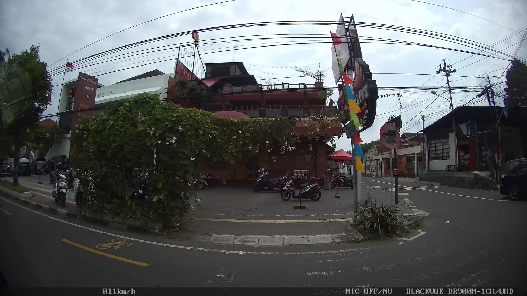 Street view near The Cabin Hotel, Yogyakarta — © kaart_2 (CC BY-SA · Mapillary)
