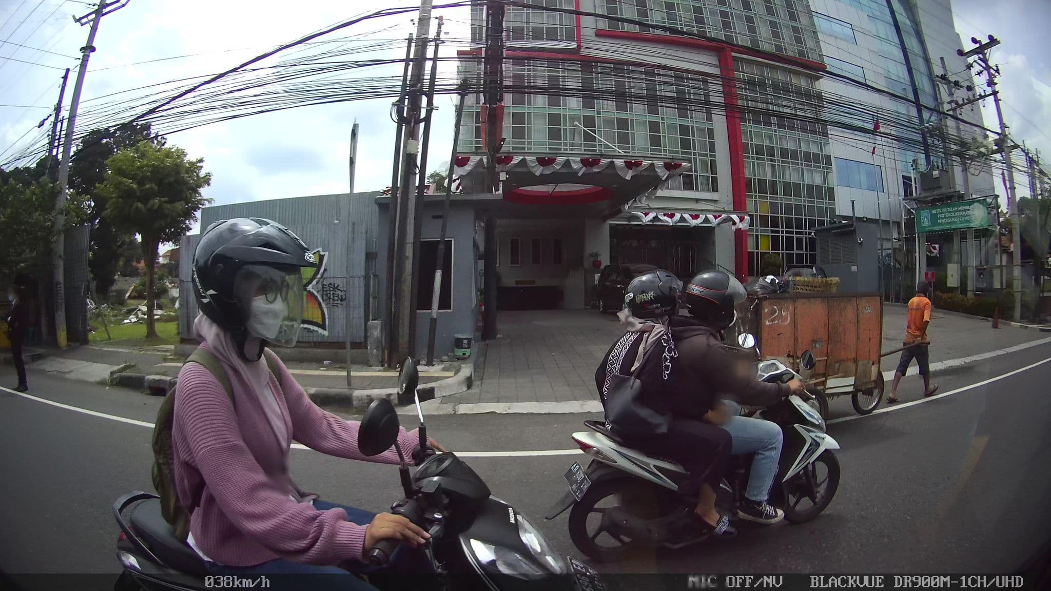 Street view near Red Dot Hotel, Yogyakarta — © kaart_2 (CC BY-SA · Mapillary)