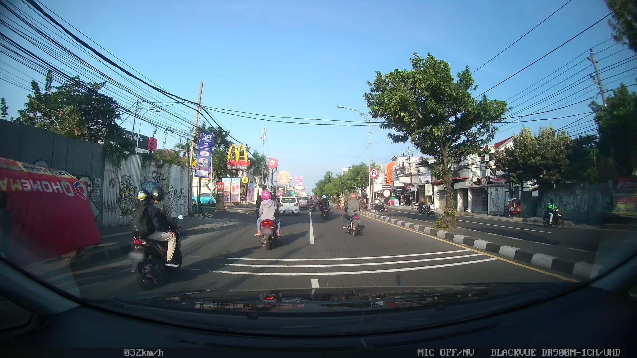 Street view near Hotel Winotosastro Inn, Yogyakarta — © kaart5 (CC BY-SA · Mapillary)
