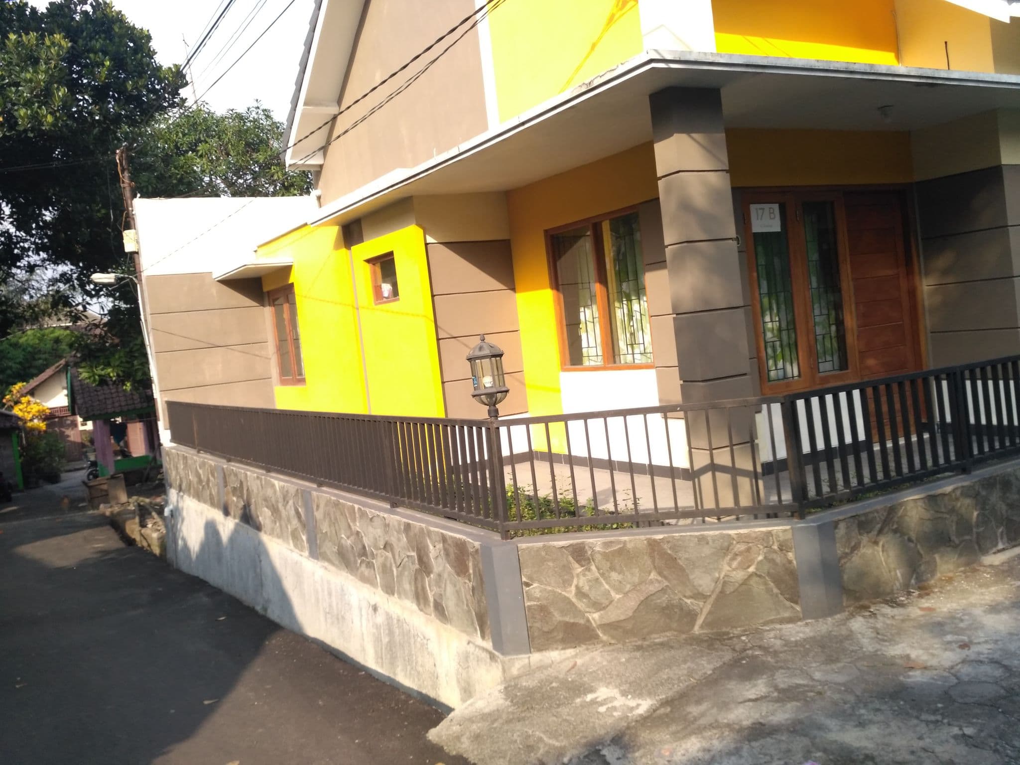 Street view near VILLA SELECTA Kost Putri&Fitness, Melati — © dina_permata (CC BY-SA · Mapillary)