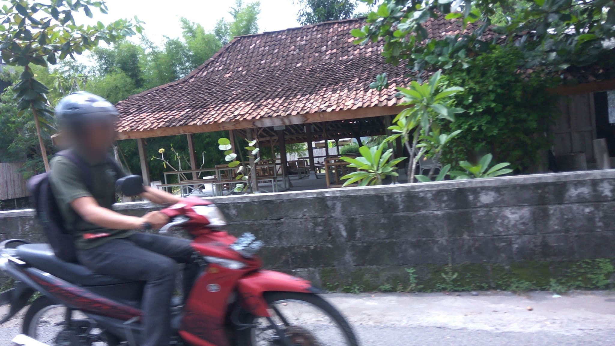 Street view near Amanda Homestay, Melati — © hestiningsih (CC BY-SA · Mapillary)