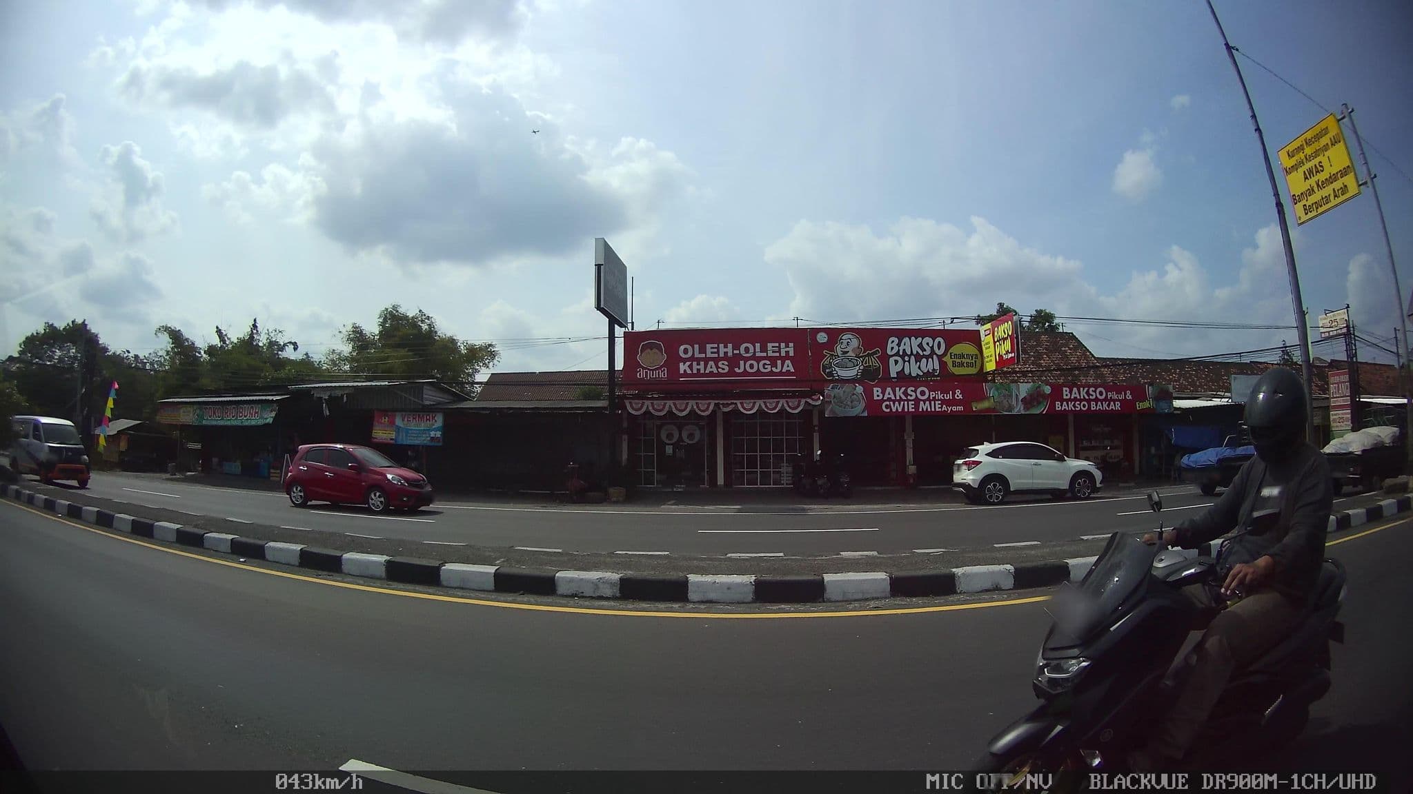 Street view near Platinum Adisucipto Hotel & Conference Center, Candi Prambanan — © kaart5 (CC BY-SA · Mapillary)