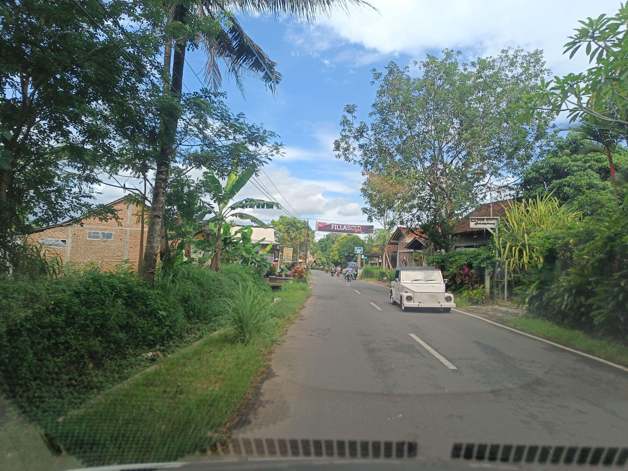 Street view near Omah Garengpoeng Homestay, Muntilan — © hen0ch (CC BY-SA · Mapillary)