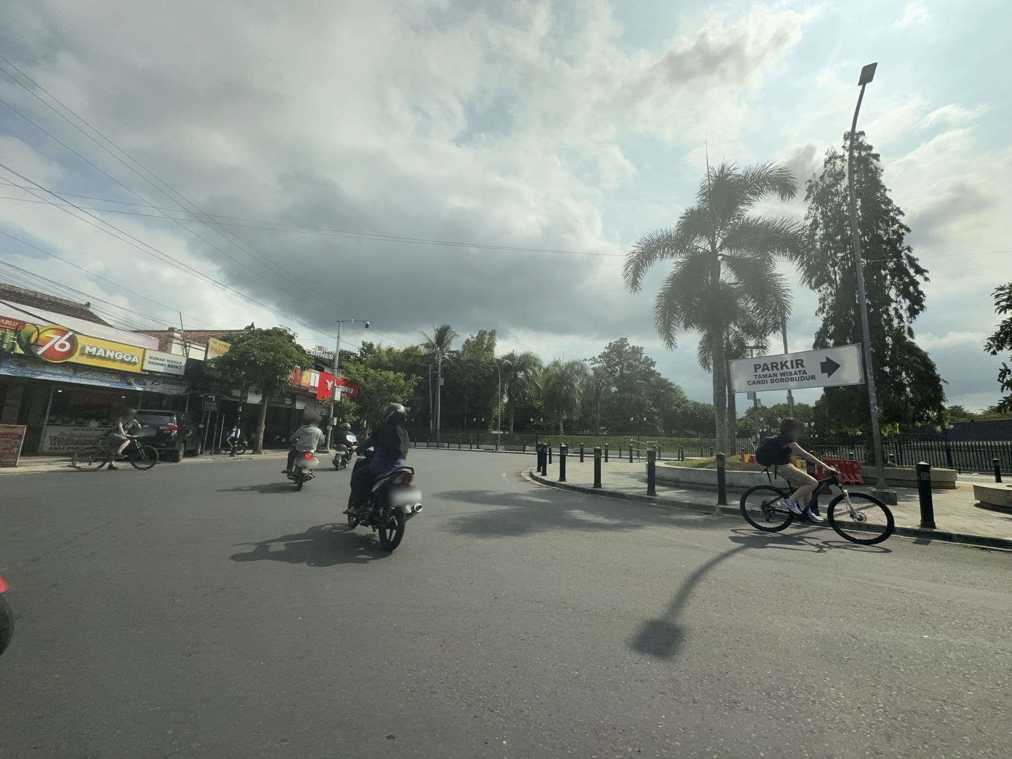 Street view near The Amrta Borobudur, Muntilan — © filipb (CC BY-SA · Mapillary)
