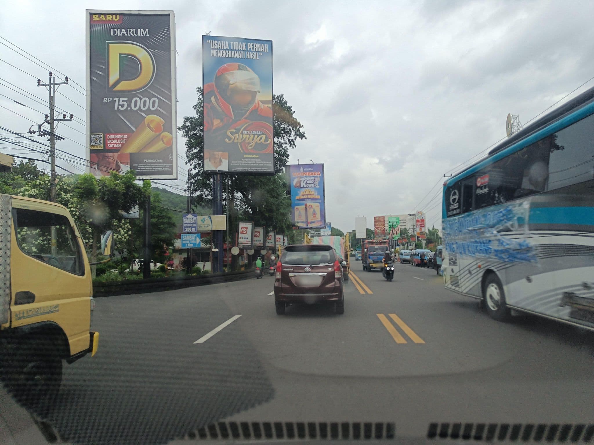 Street view near hotel wisata (Pool Damri), Mertoyudan — © hen0ch (CC BY-SA · Mapillary)