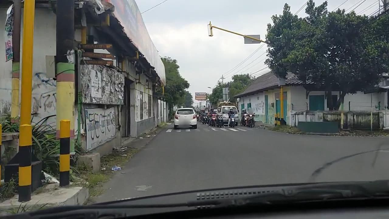 Street view near Executive Suite Room Indoluxe Hotel, Melati — © roadroid (CC BY-SA · Mapillary)