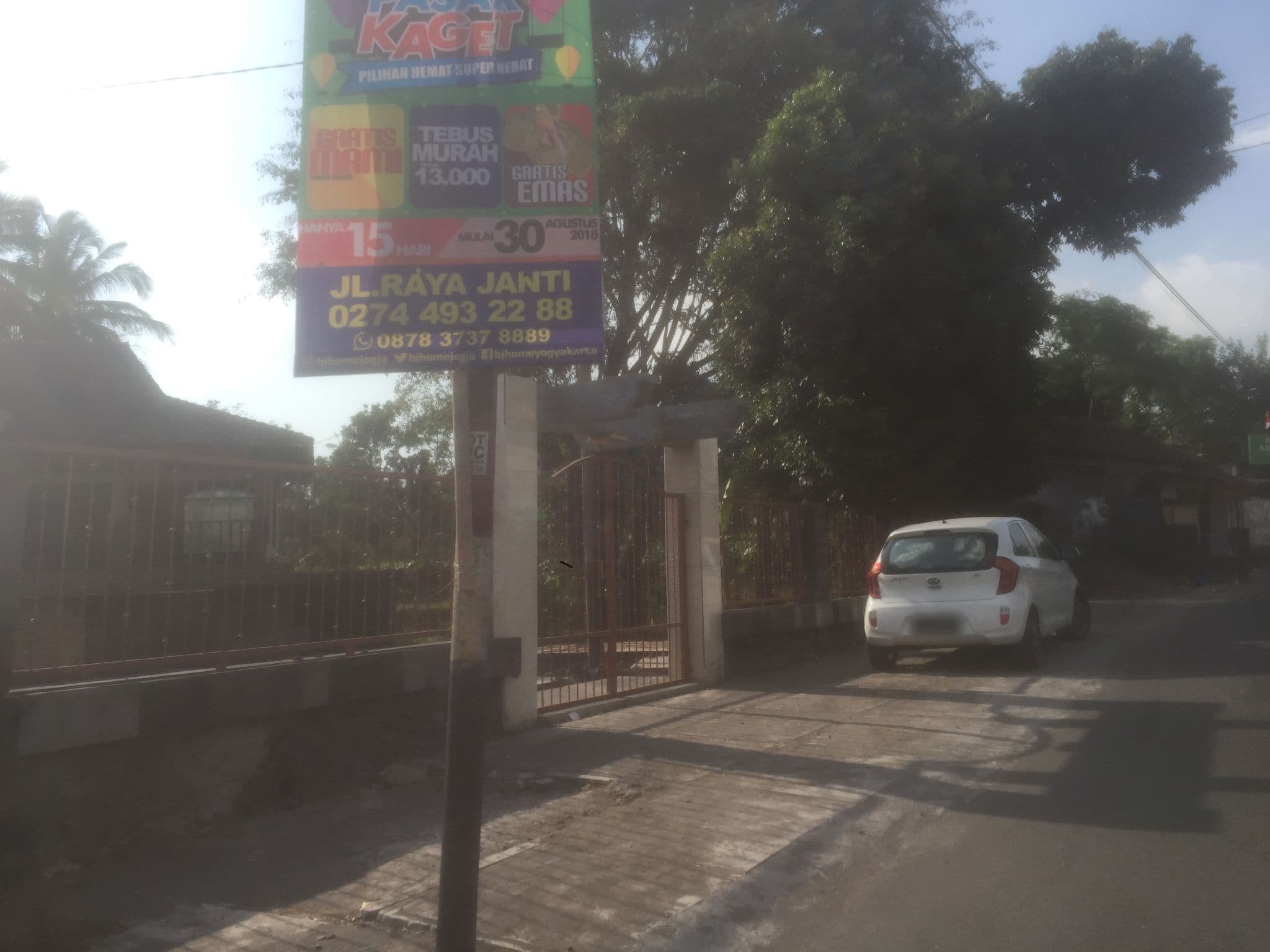 Street view near Hotel padanaran semarang, Sleman — © rifki (CC BY-SA · Mapillary)