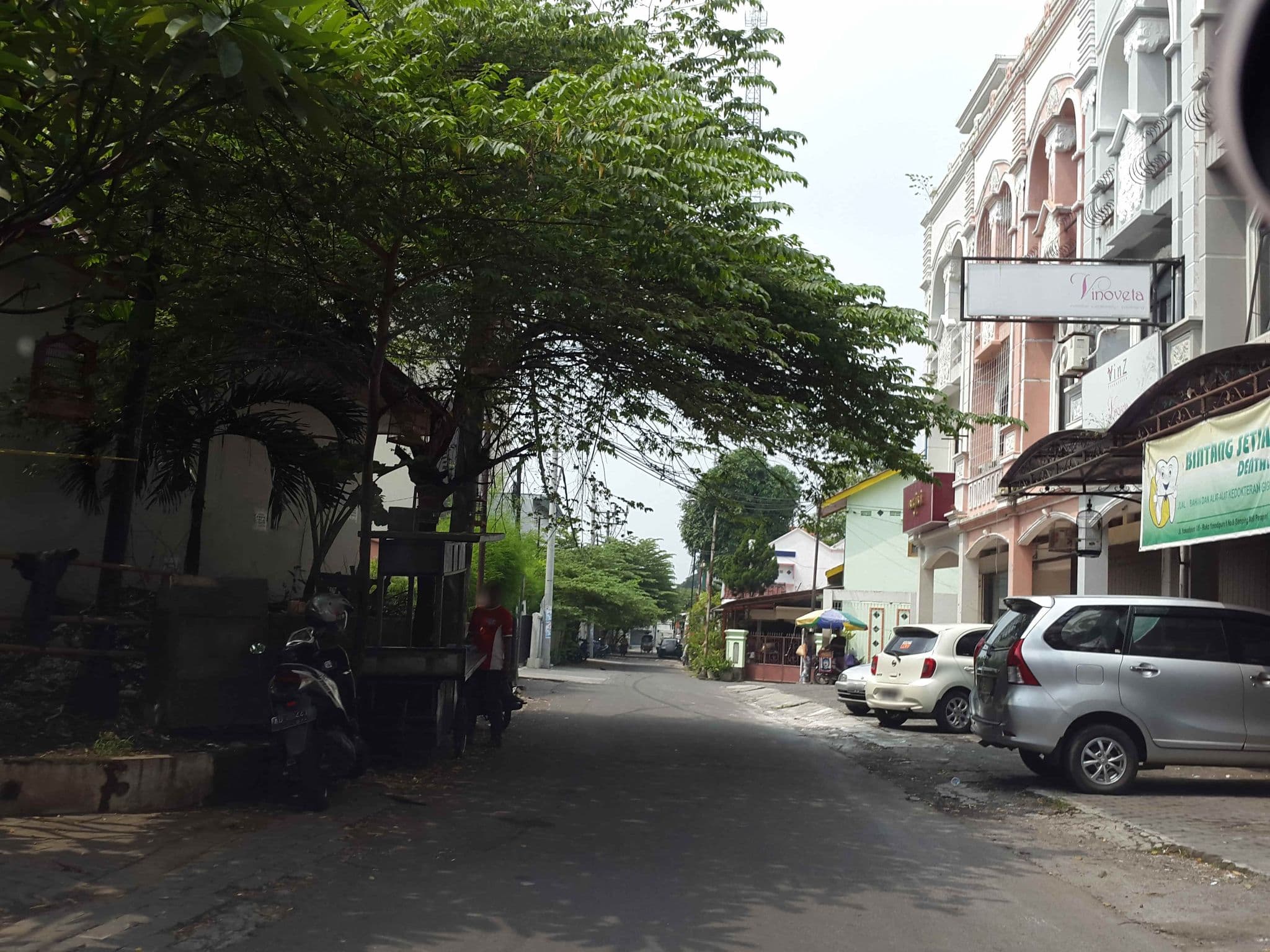 Street view near The Karanie Hotel, Surakarta — © roadroid (CC BY-SA · Mapillary)