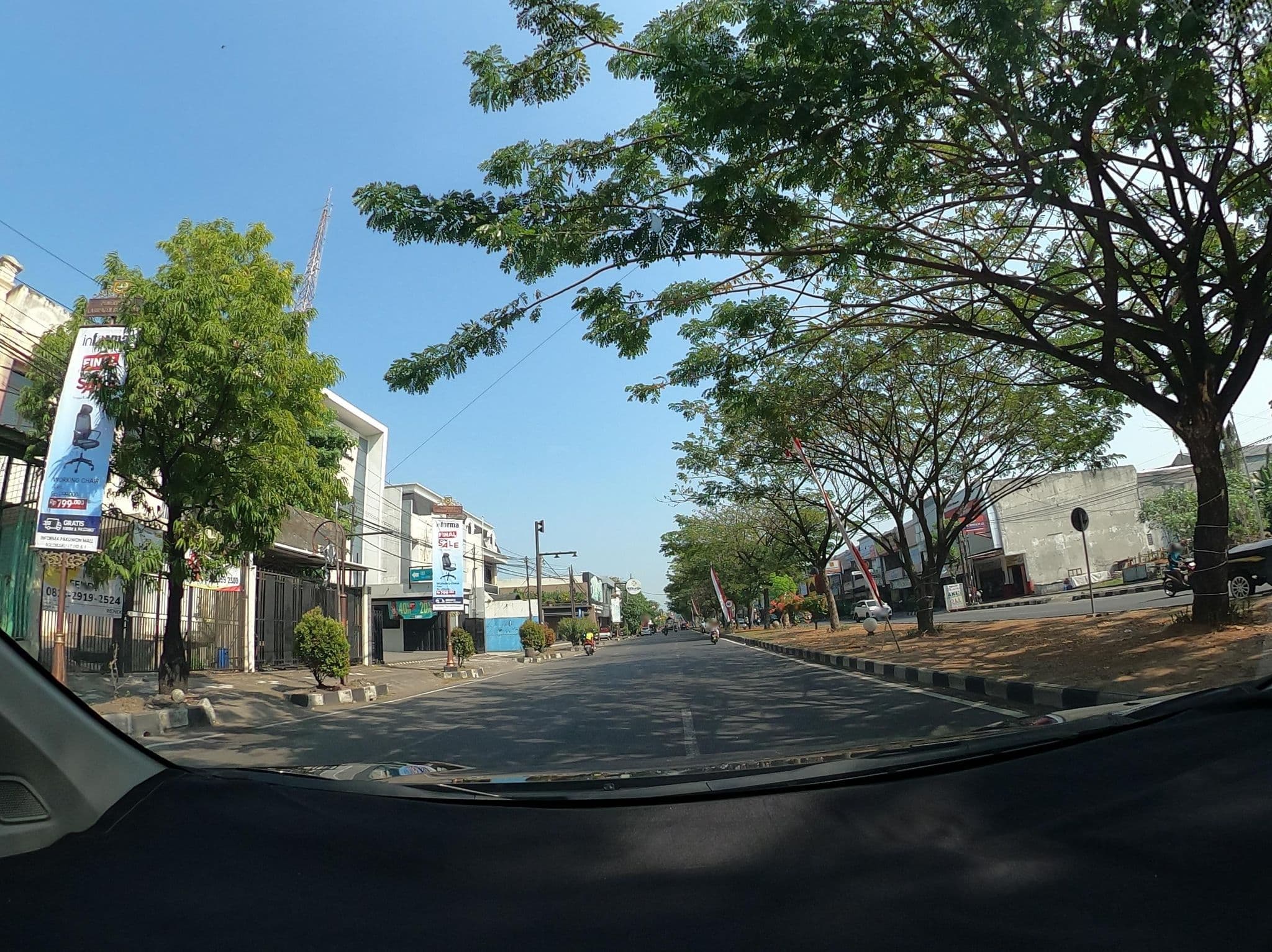 Street view near The Villa, Grogol — © Kaart_Local (CC BY-SA · Mapillary)