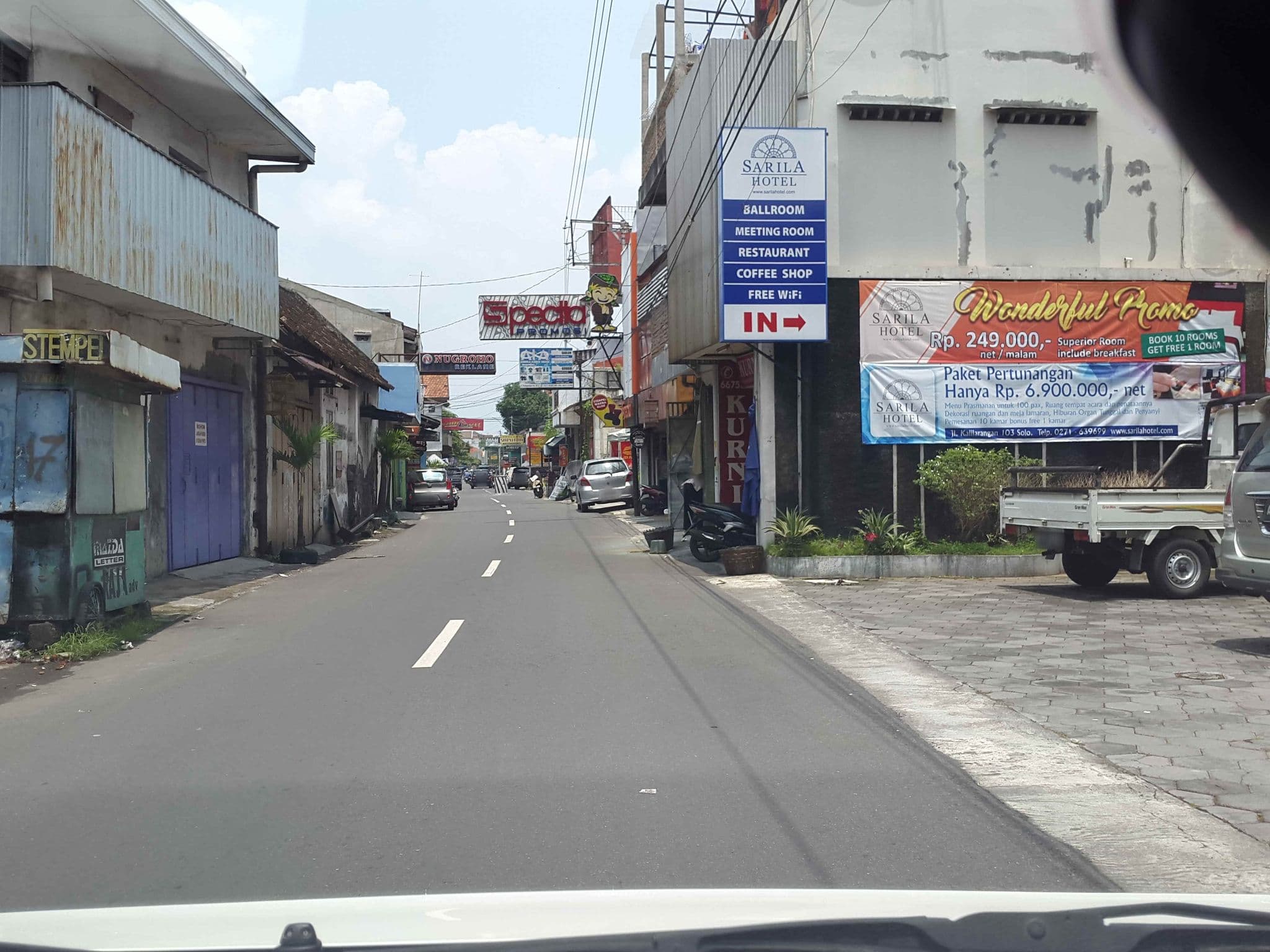 Street view near Sarila Hotel, Surakarta — © roadroid (CC BY-SA · Mapillary)
