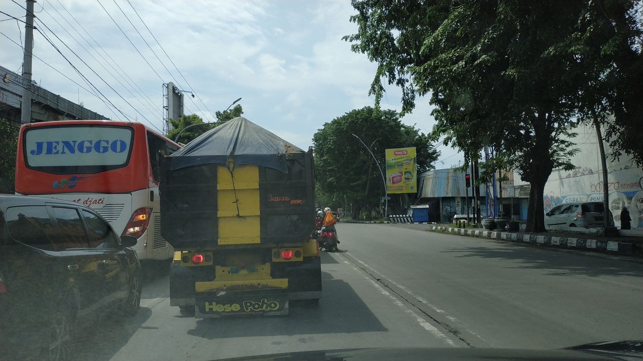 Street view near Alexander Hotel Tegal, Tegal — © akrimullag (CC BY-SA · Mapillary)
