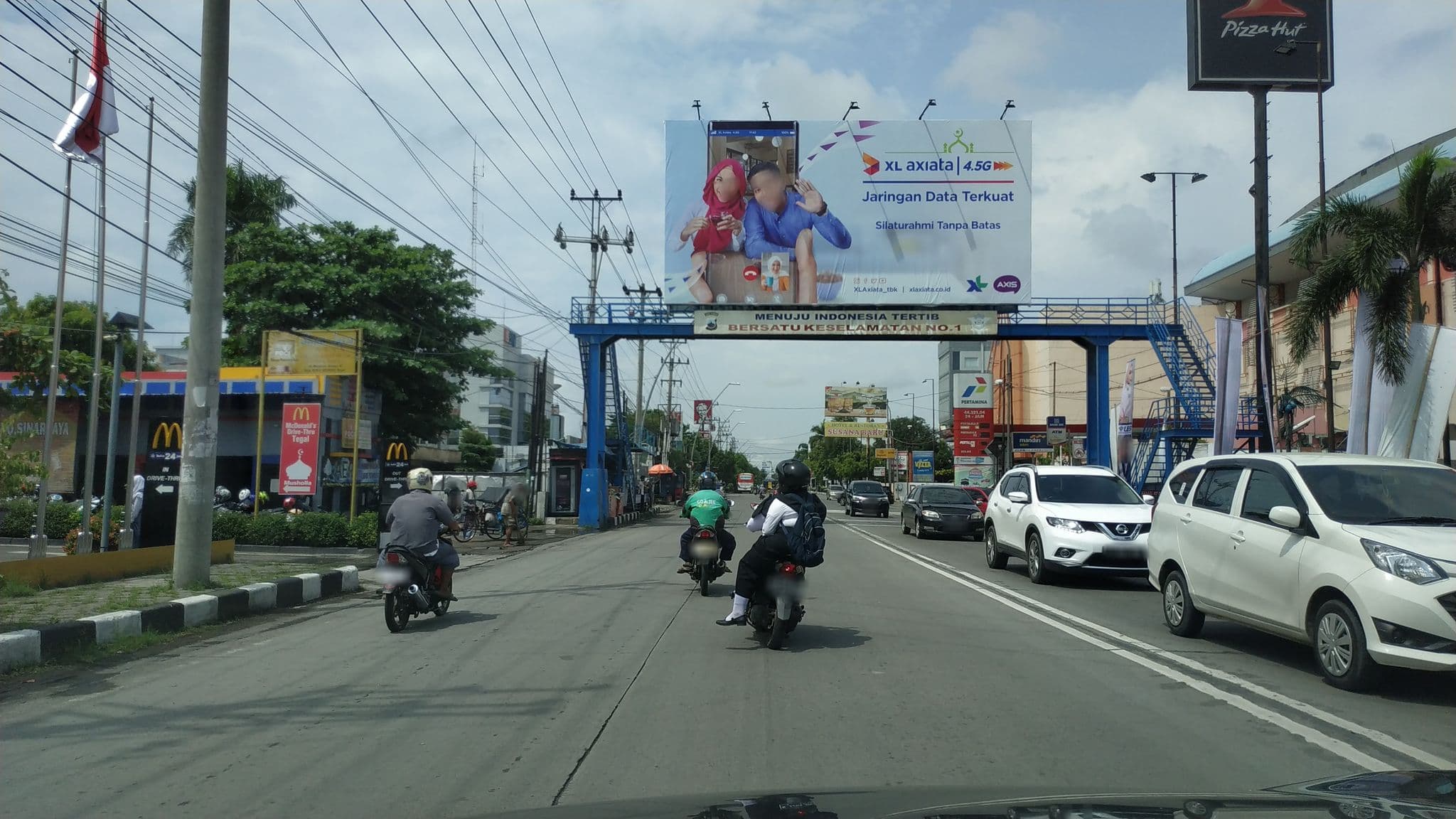 Street view near Hotel Ciputra (swiss-belhotel internasional), Tegal — © akrimullag (CC BY-SA · Mapillary)