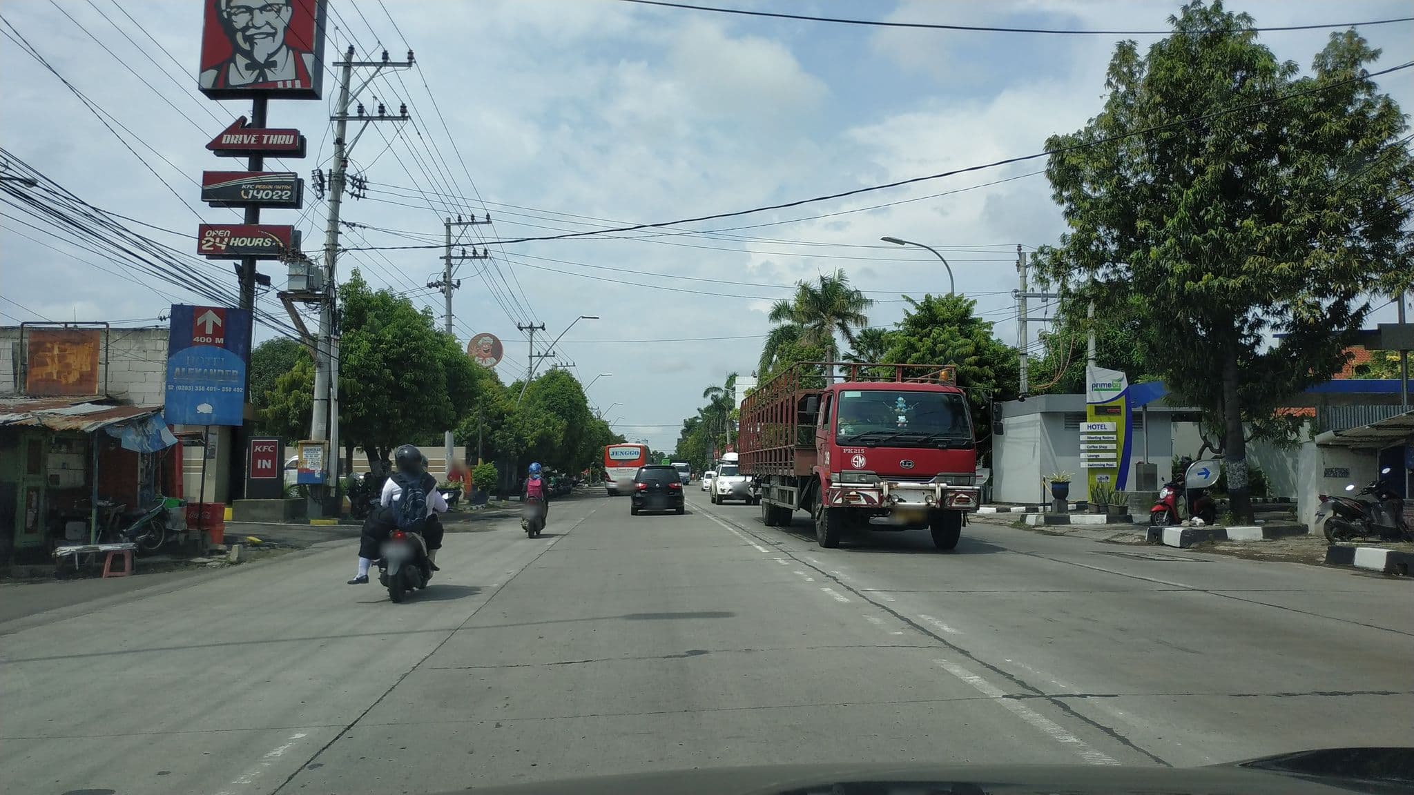 Street view near Hotel Alexander, Tegal — © akrimullag (CC BY-SA · Mapillary)
