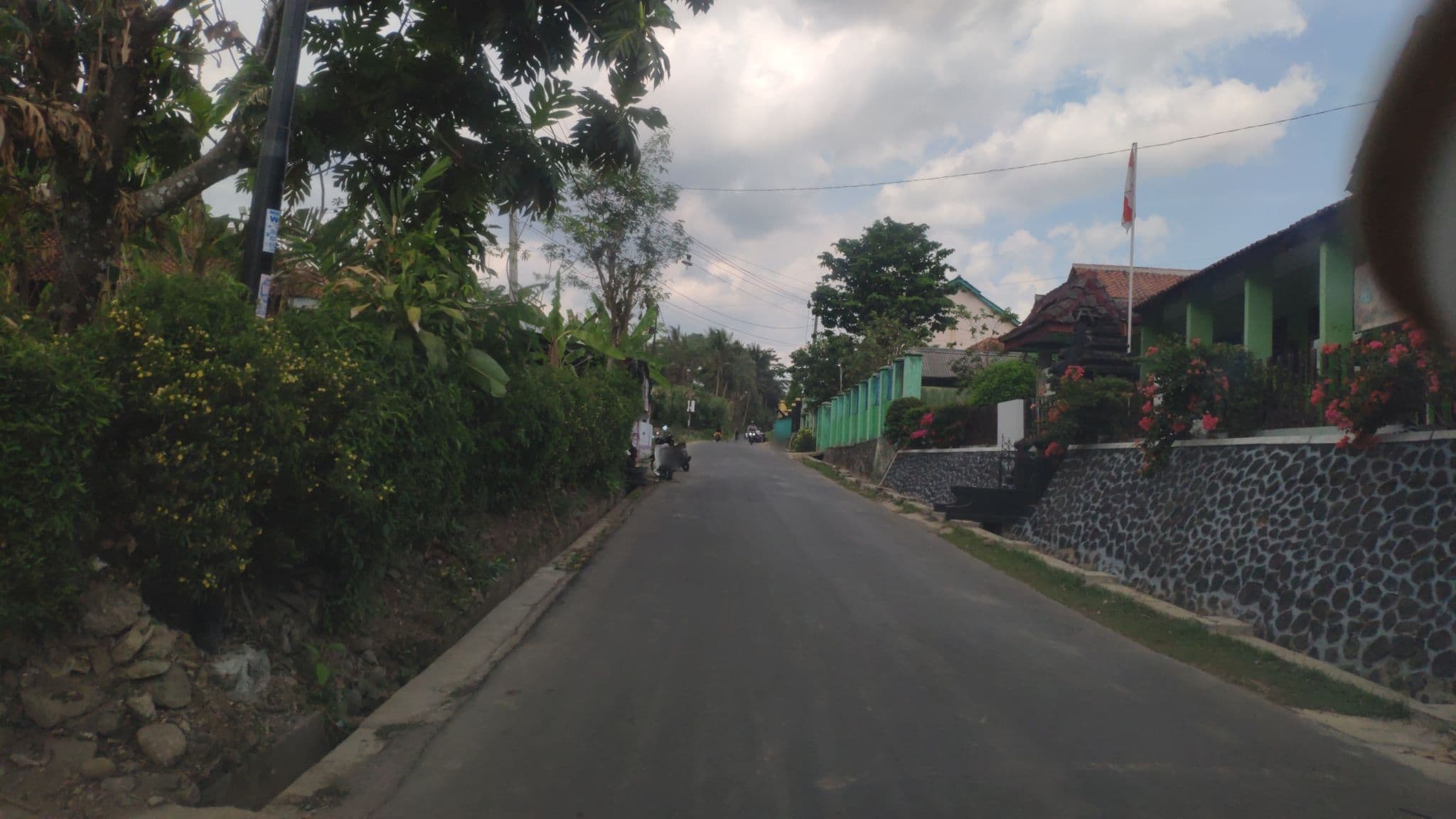 Street view near Jeddah Hilton Hotel, Wonosobo — © roadroid (CC BY-SA · Mapillary)