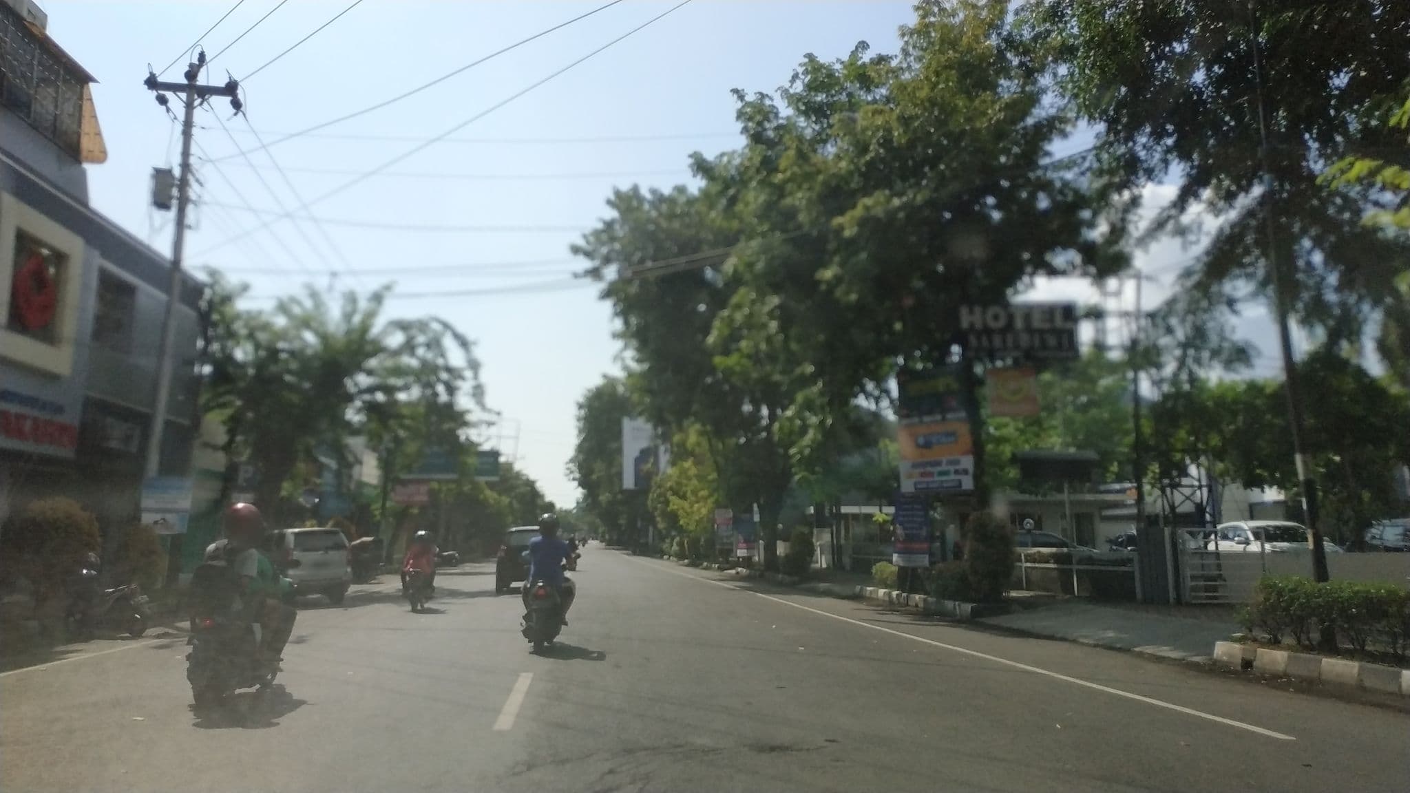 Street view near Hotel Sari Dewi, Pekalongan — © zainabr (CC BY-SA · Mapillary)