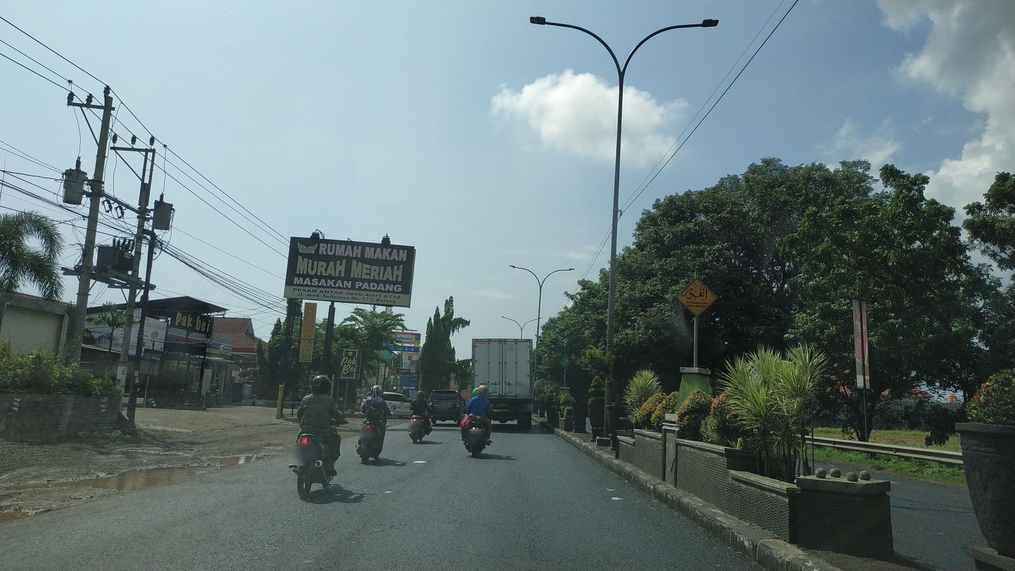 Street view near Kiyana Premiere Hotel Batang, Pekalongan — © zainabr (CC BY-SA · Mapillary)