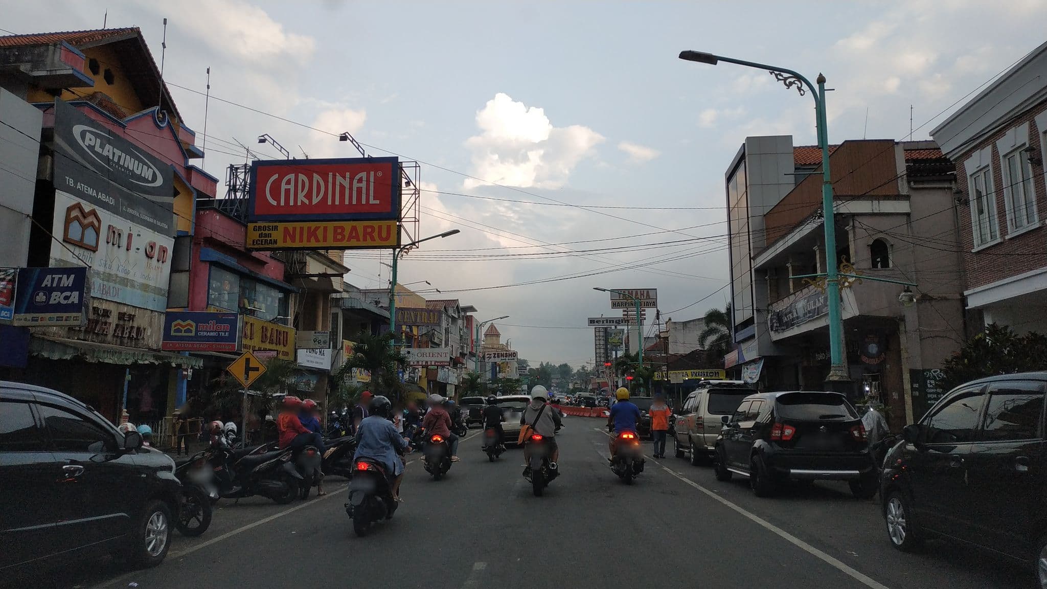 Street view near Salatiga Plasa, Salatiga — © fadlilaa (CC BY-SA · Mapillary)