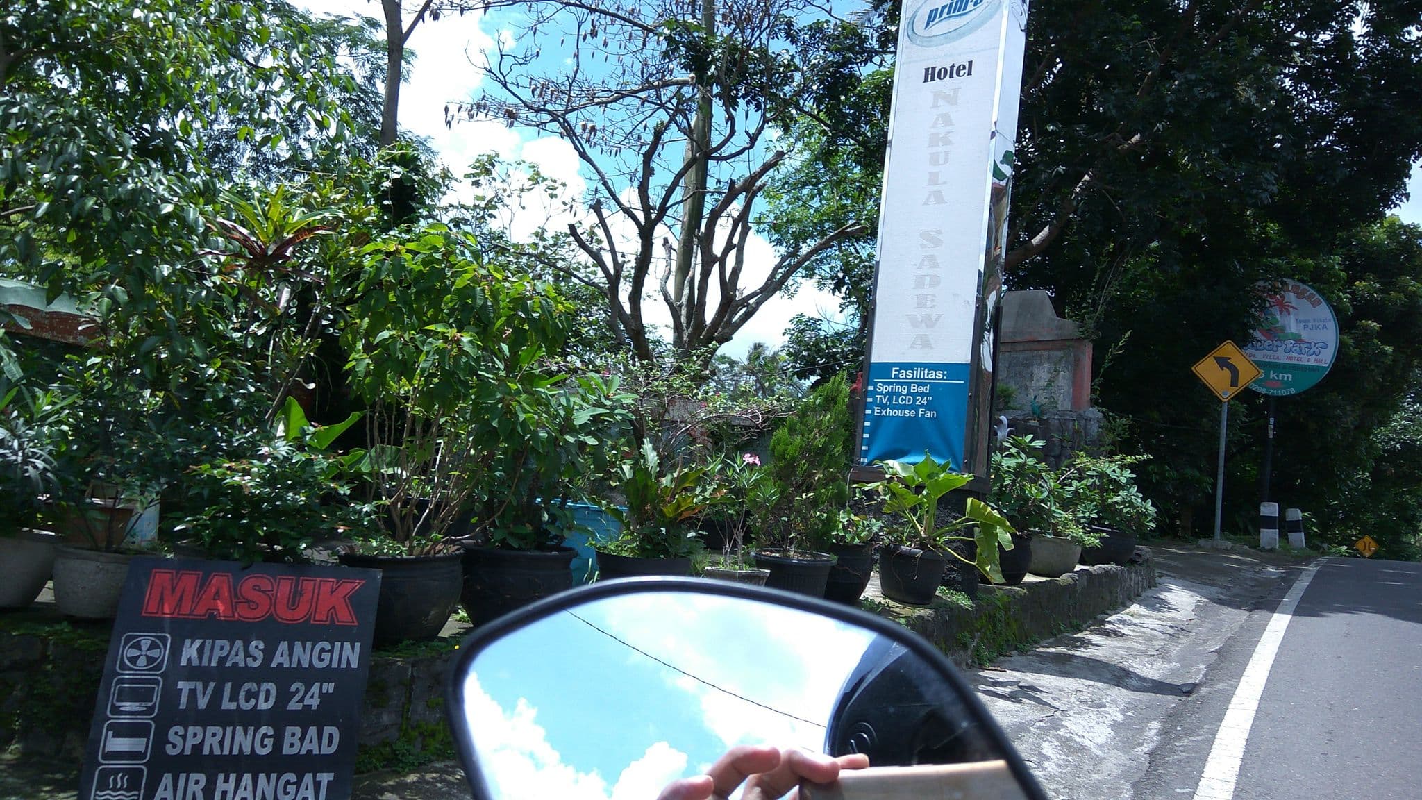 Street view near Hotel Nakula Sadewa 1, Ungaran — © arizalkawamuna (CC BY-SA · Mapillary)