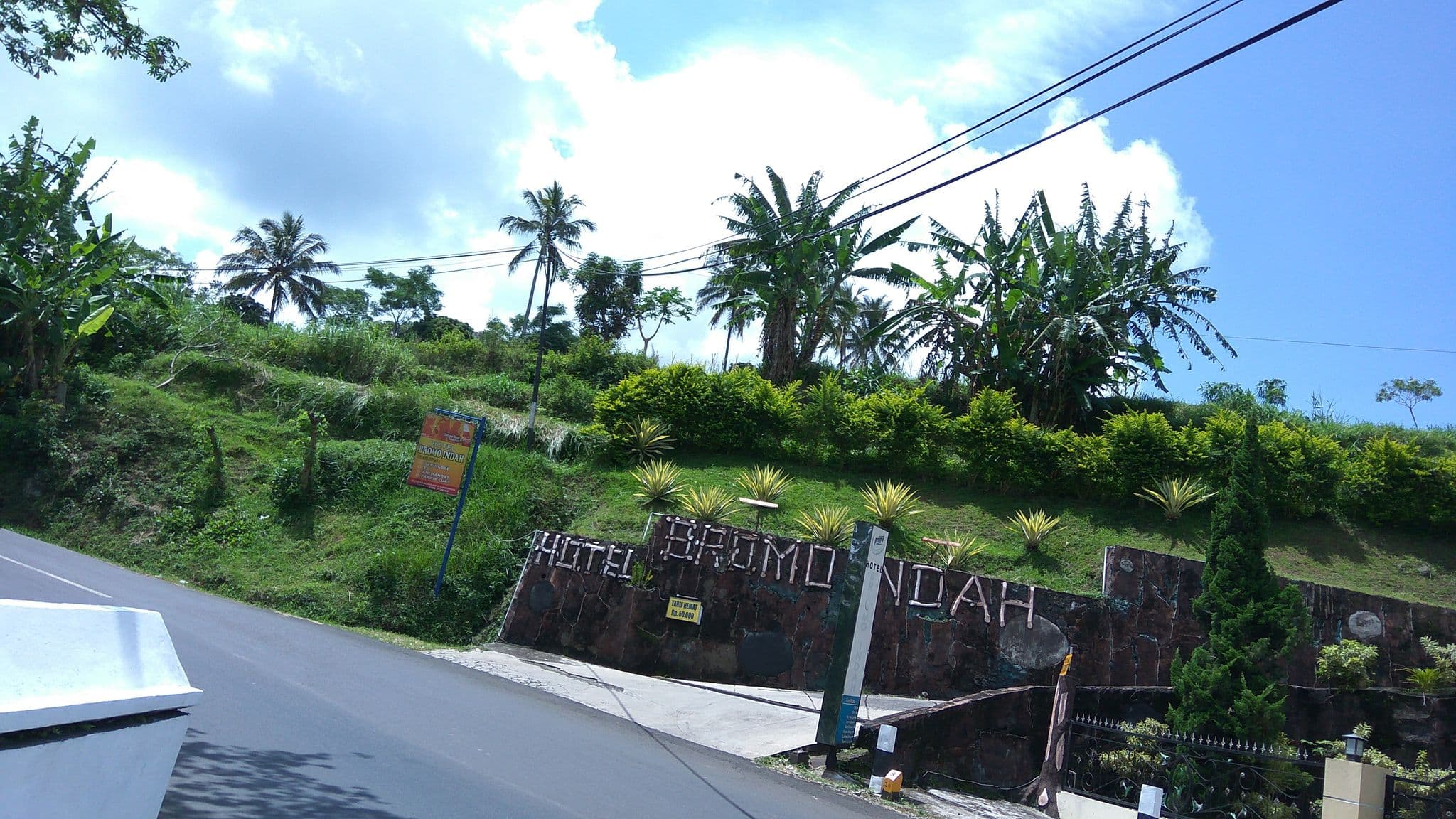 Street view near Hotel Medison Bandungan, Ambarawa — © arizalkawamuna (CC BY-SA · Mapillary)