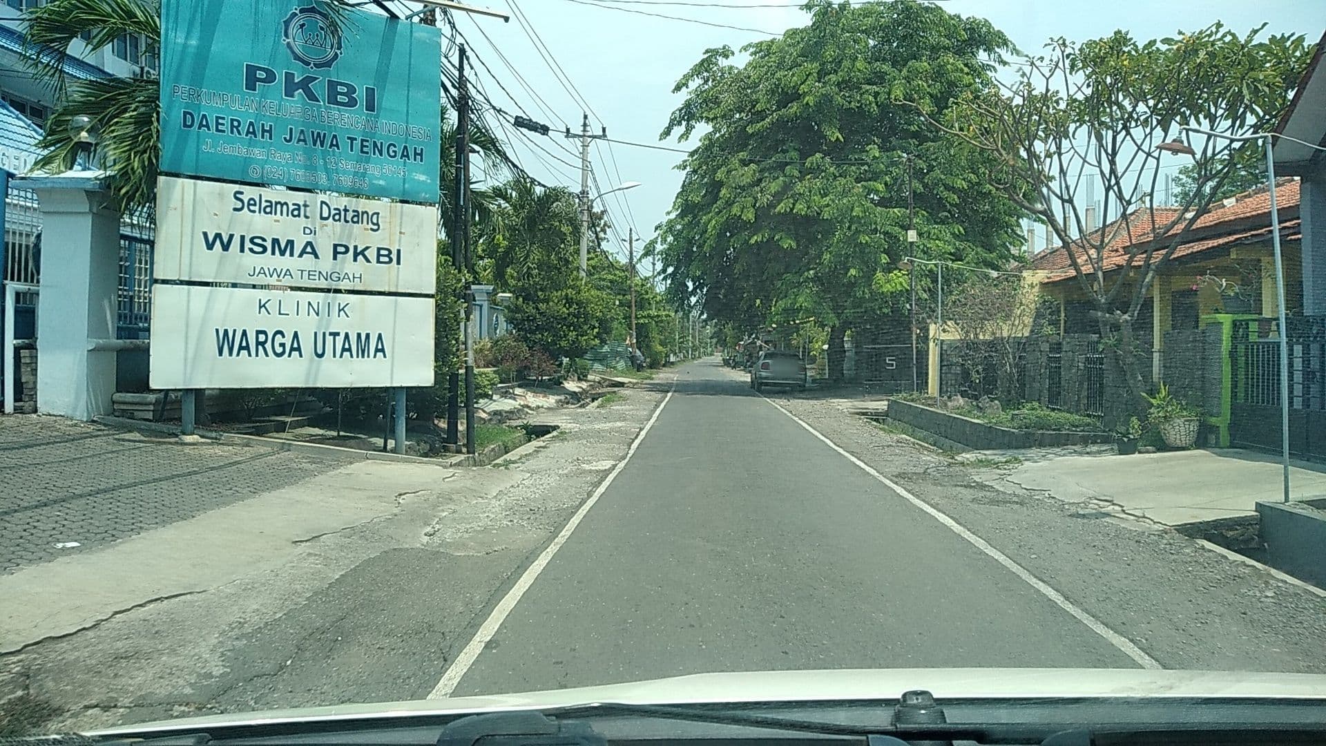 Street view near Pertiwi Hotel (Monkey forest st, ubud, Bali), Semarang — © roadroid (CC BY-SA · Mapillary)