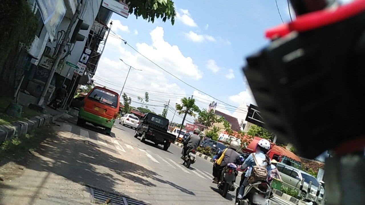 Street view near Hotel Horison Ruang Papandayan IV, Semarang — © medika (CC BY-SA · Mapillary)