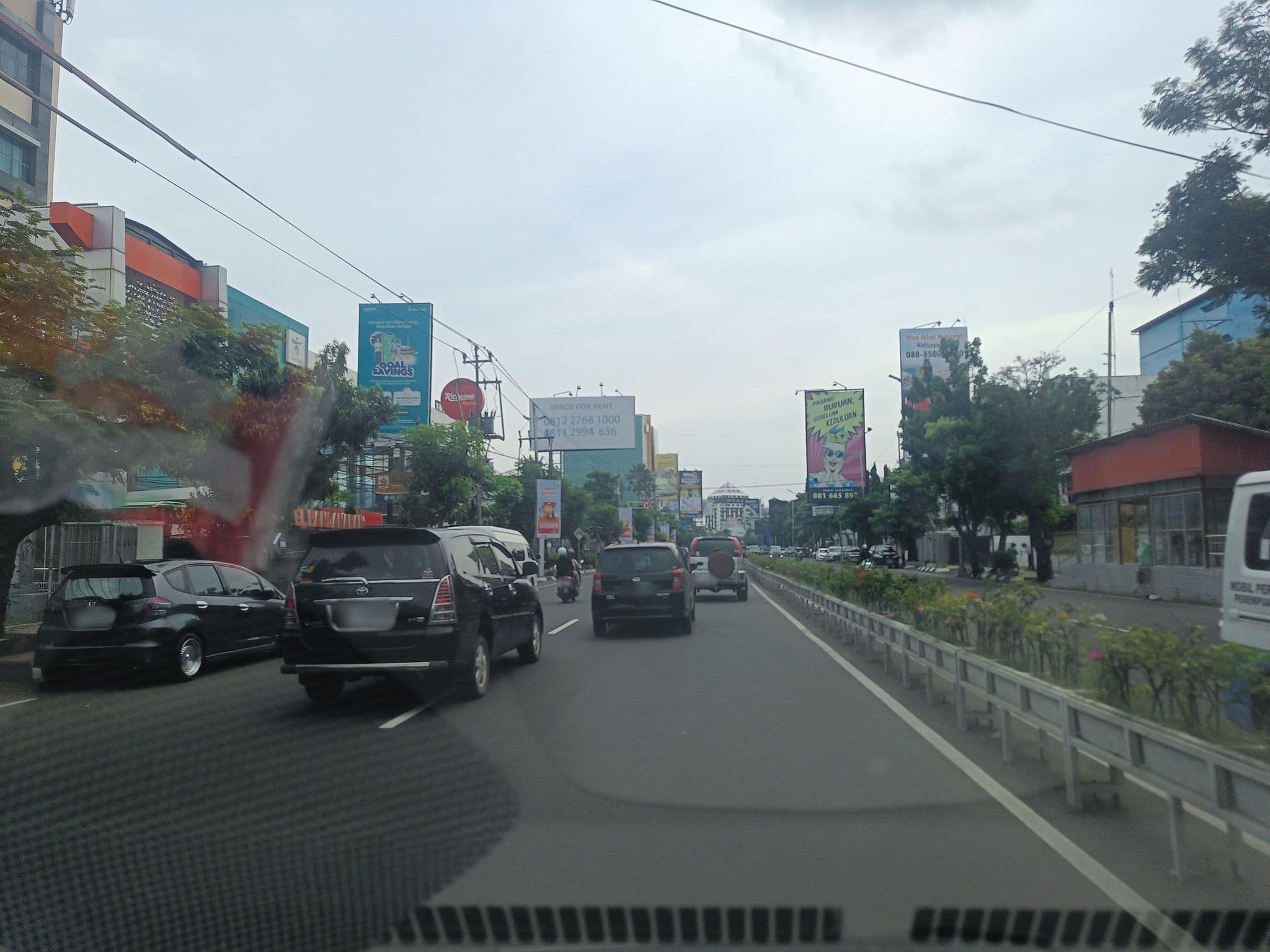 Street view near Lobby Lounge, Hotel Pandanaran Semarang, Semarang — © hen0ch (CC BY-SA · Mapillary)