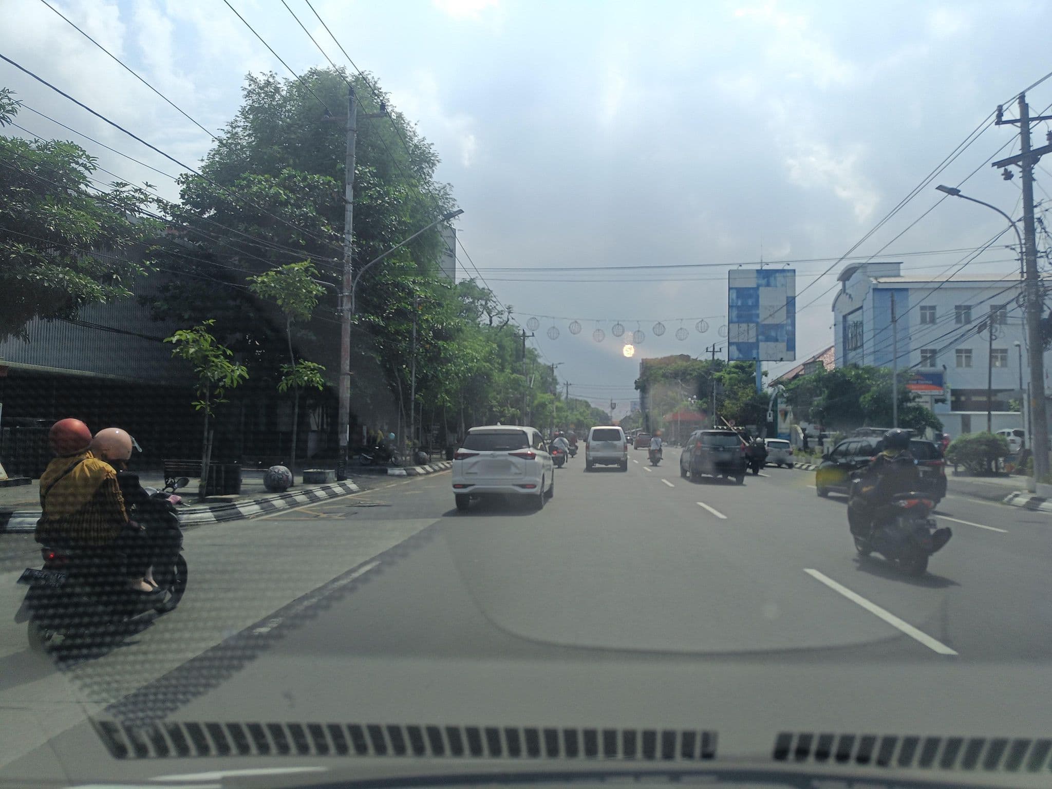 Street view near Hotel Mebuba, Semarang — © hen0ch (CC BY-SA · Mapillary)
