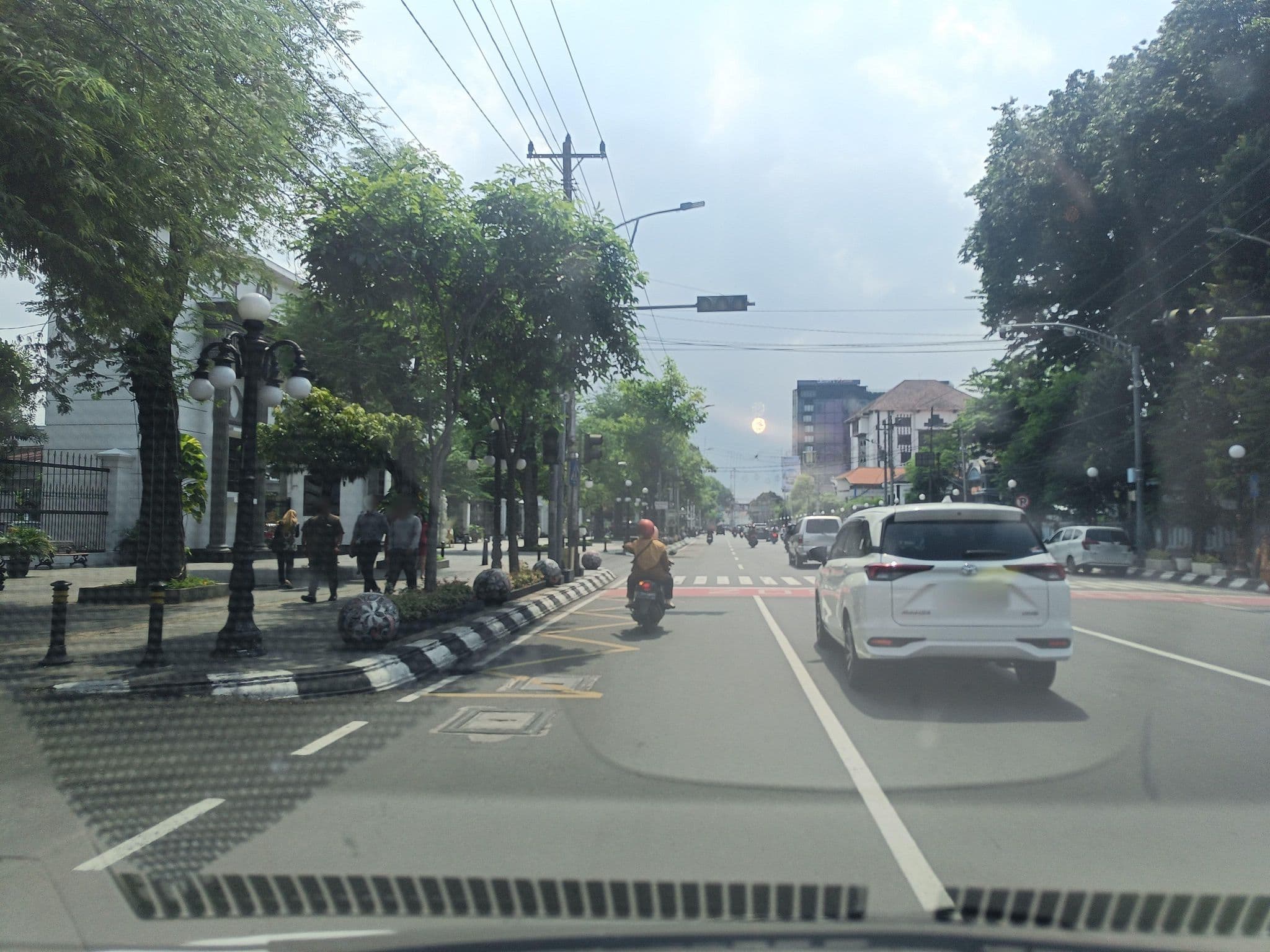 Street view near Hotel Rinjani, Semarang — © hen0ch (CC BY-SA · Mapillary)