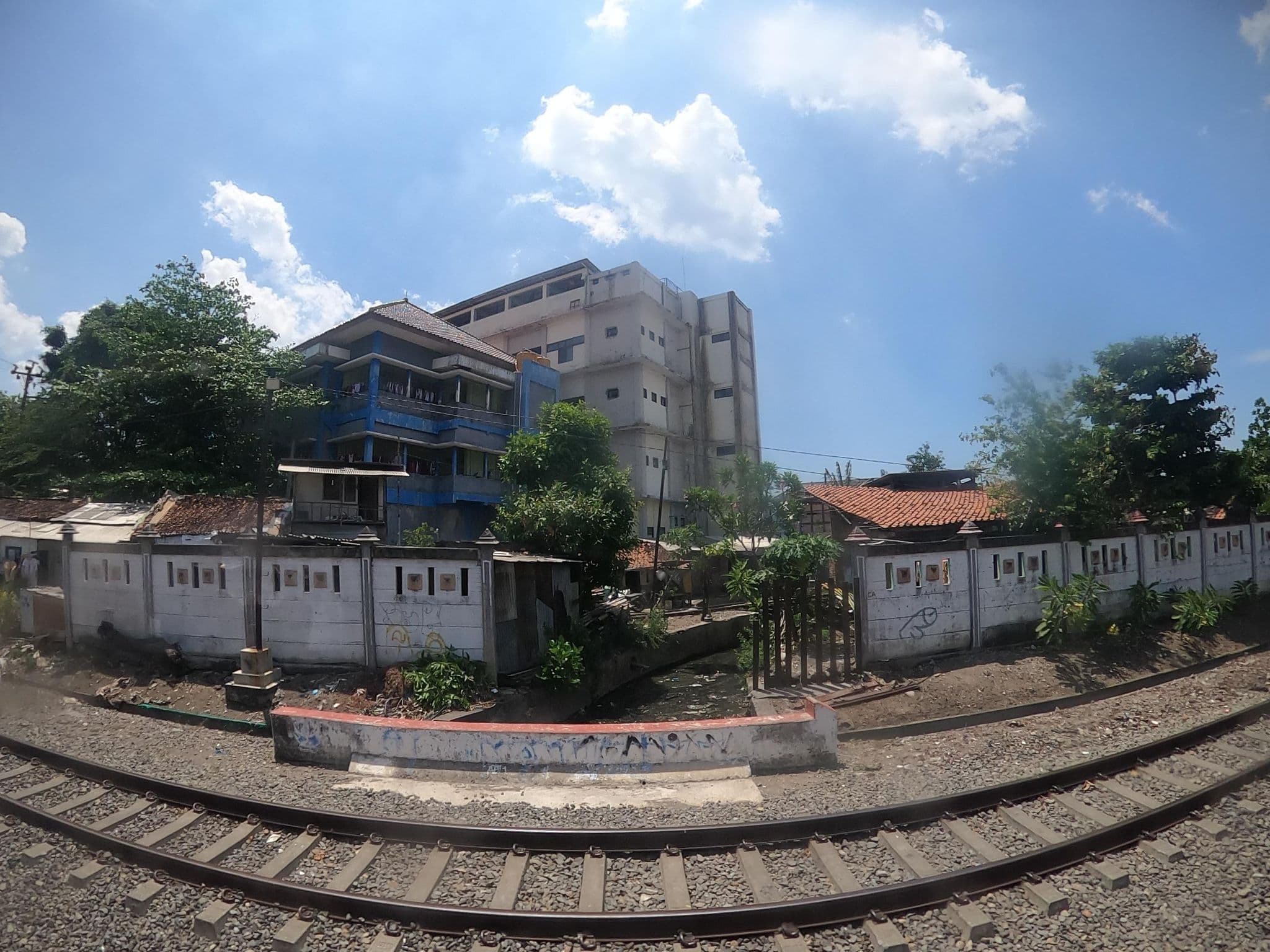 Street view near Hotel Suzana, Semarang — © rgtm_ryuiki (CC BY-SA · Mapillary)