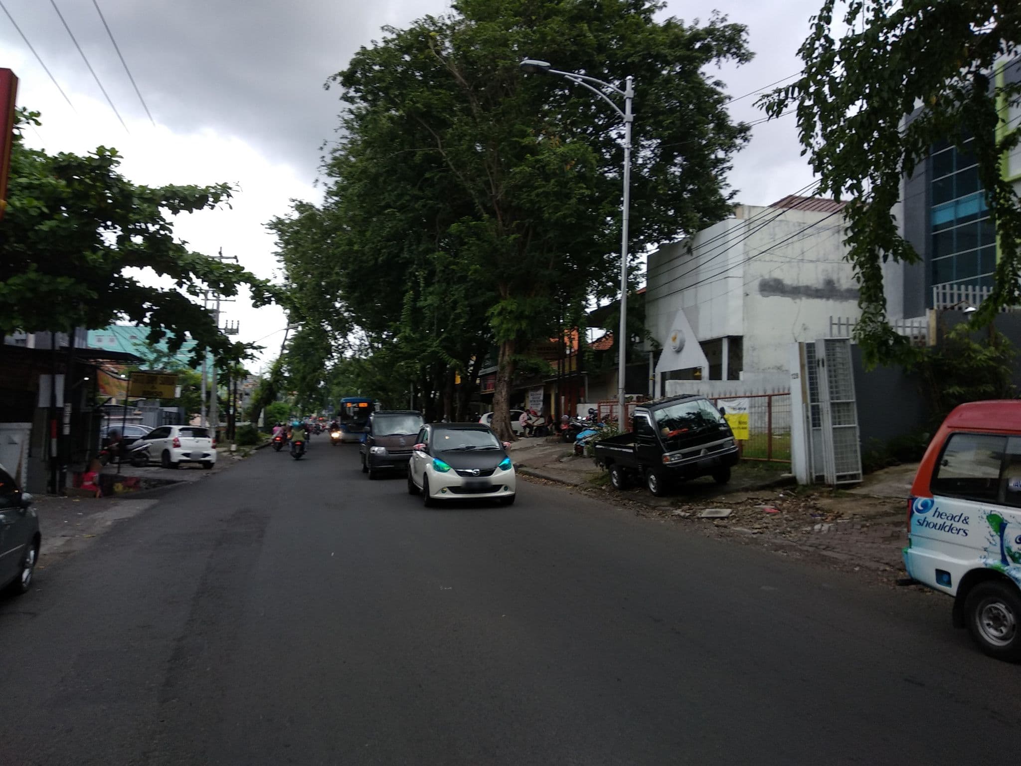 Street view near HAKA Hotel ™, Semarang — © arizalkawamuna (CC BY-SA · Mapillary)