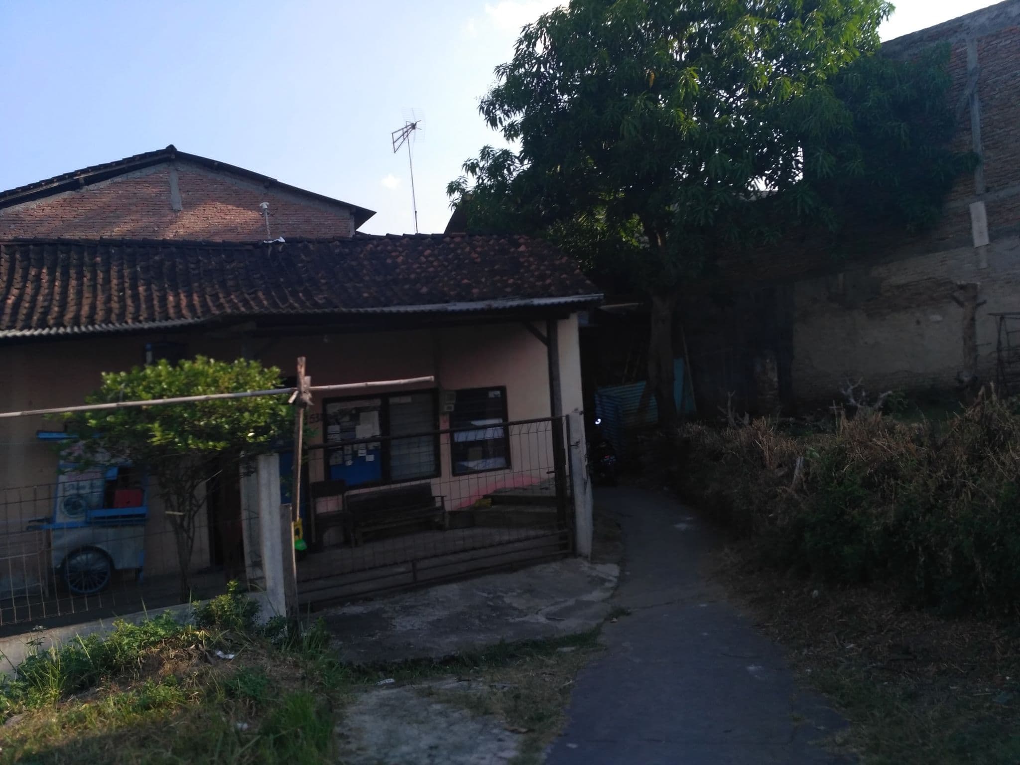 Street view near KUBURAN CANTUNG, Semarang — © nicolas_samosir (CC BY-SA · Mapillary)