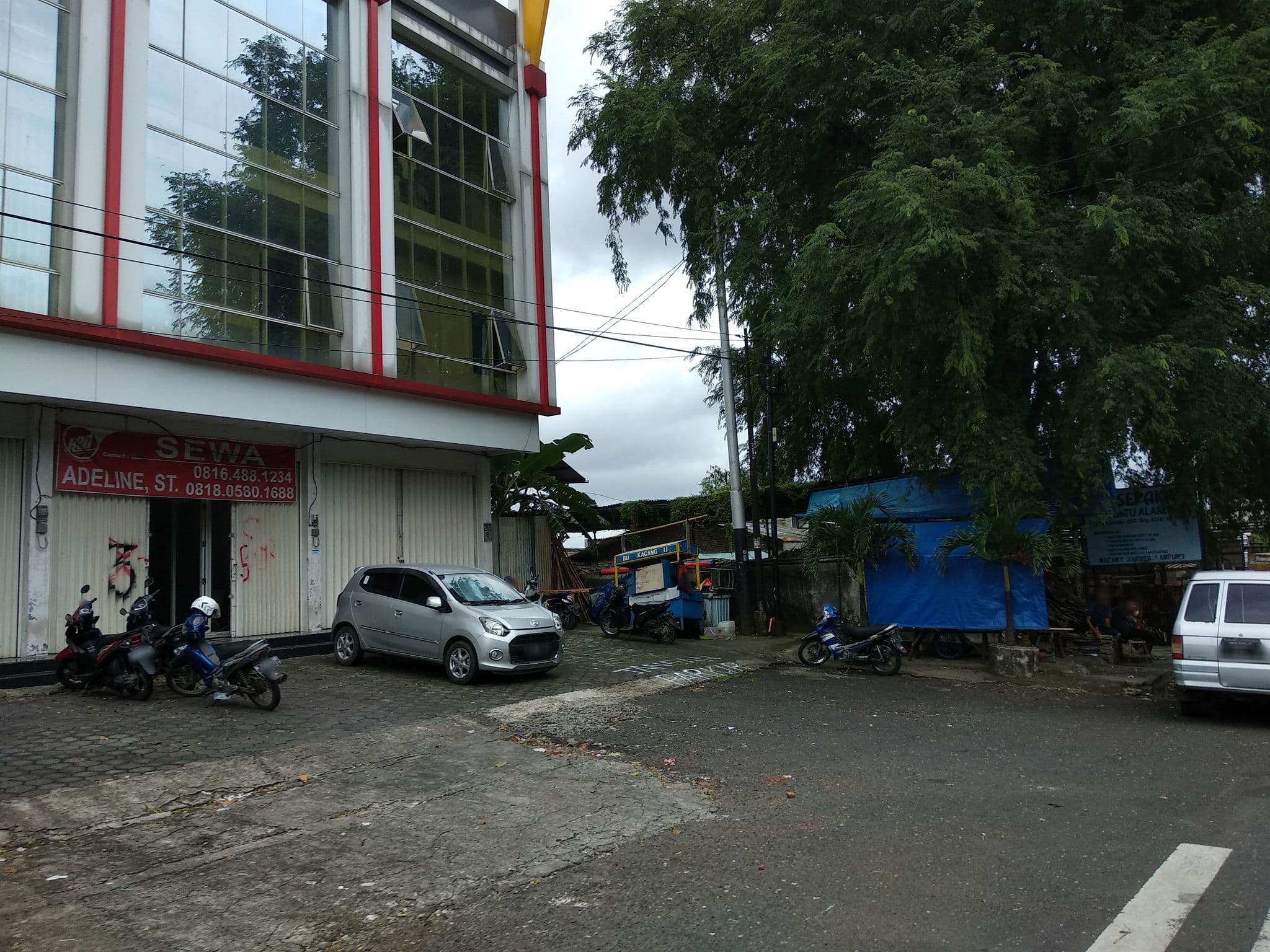Street view near Hotel Grand Candy Semarang, Semarang — © arizalkawamuna (CC BY-SA · Mapillary)
